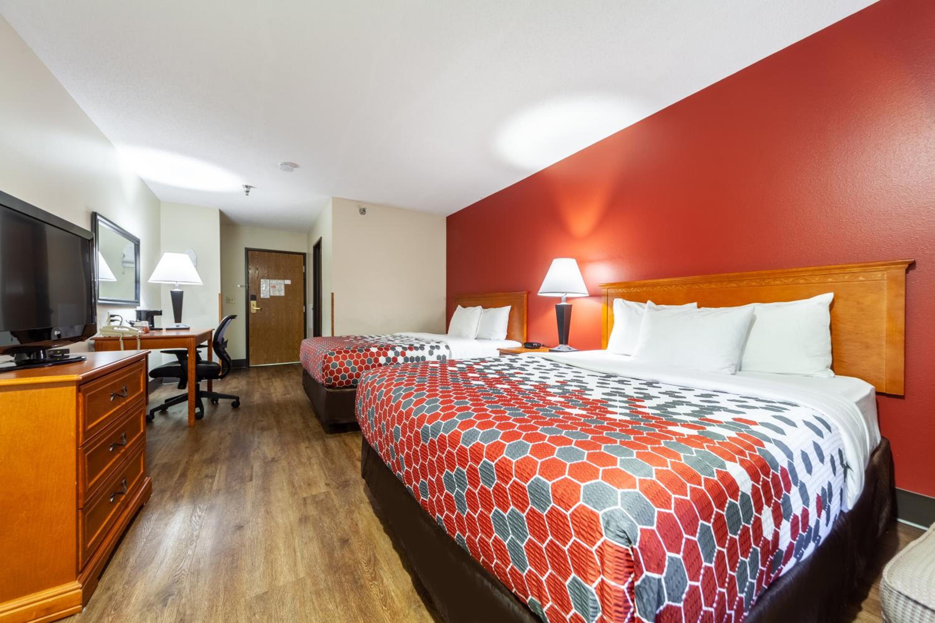Standard Queen Room with Two Queen Beds - Non Smoking  photo 2