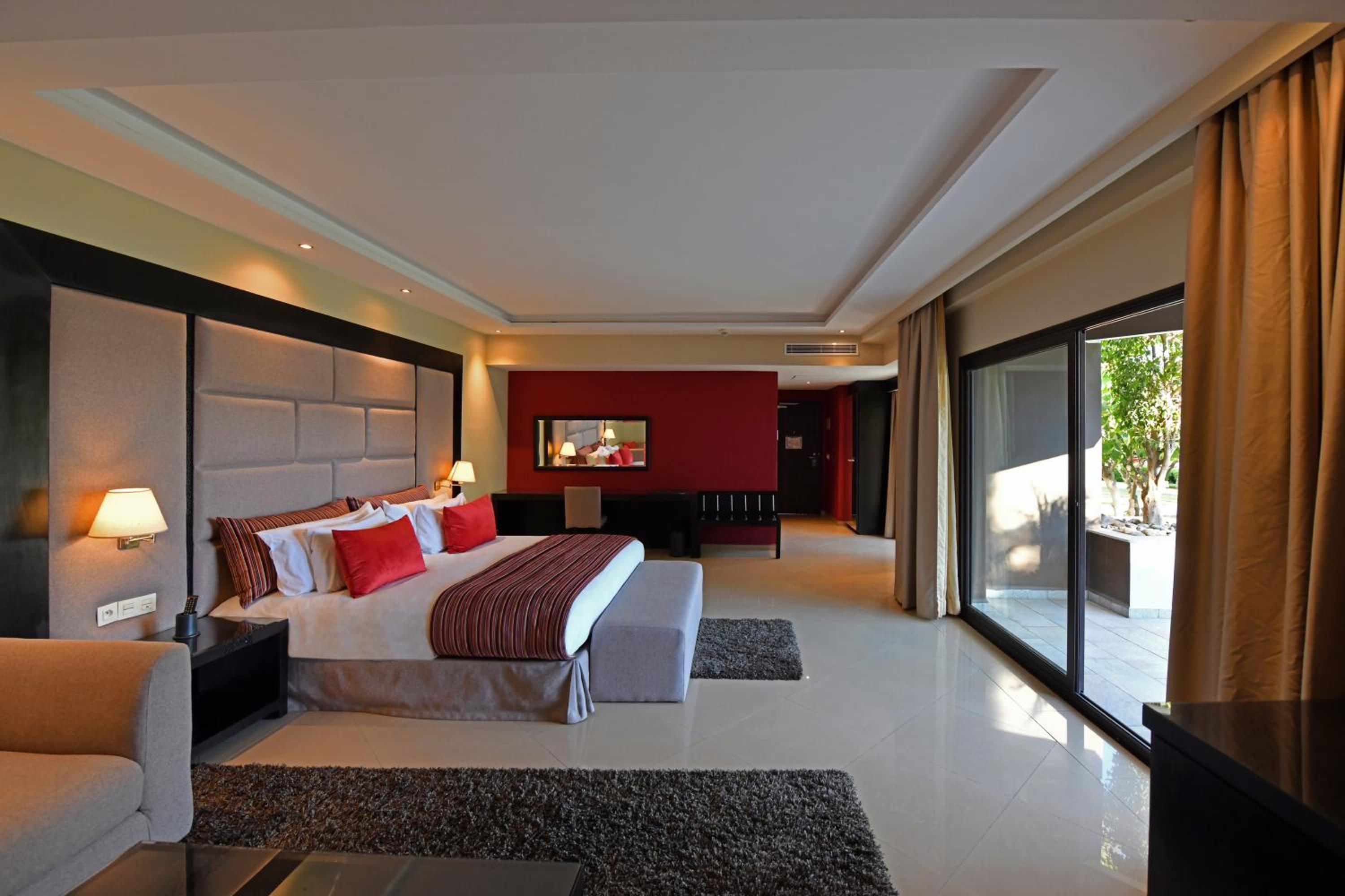 Presidential Suite with Garden view photo 1