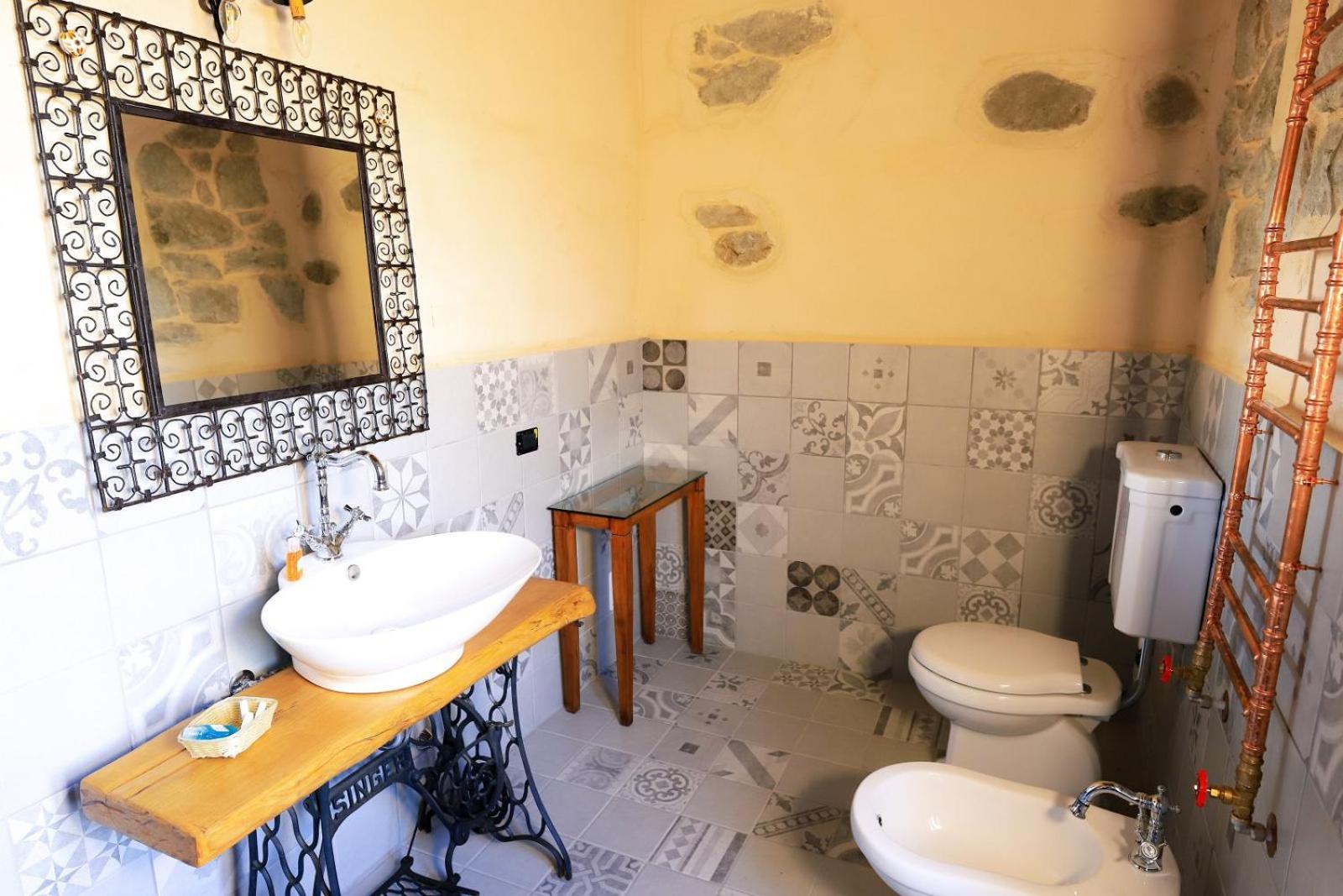 Triple Room with Private Bathroom - Photo 7