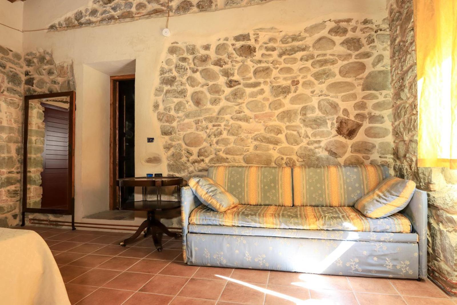 Quadruple Room with Private Bathroom - Photo 7