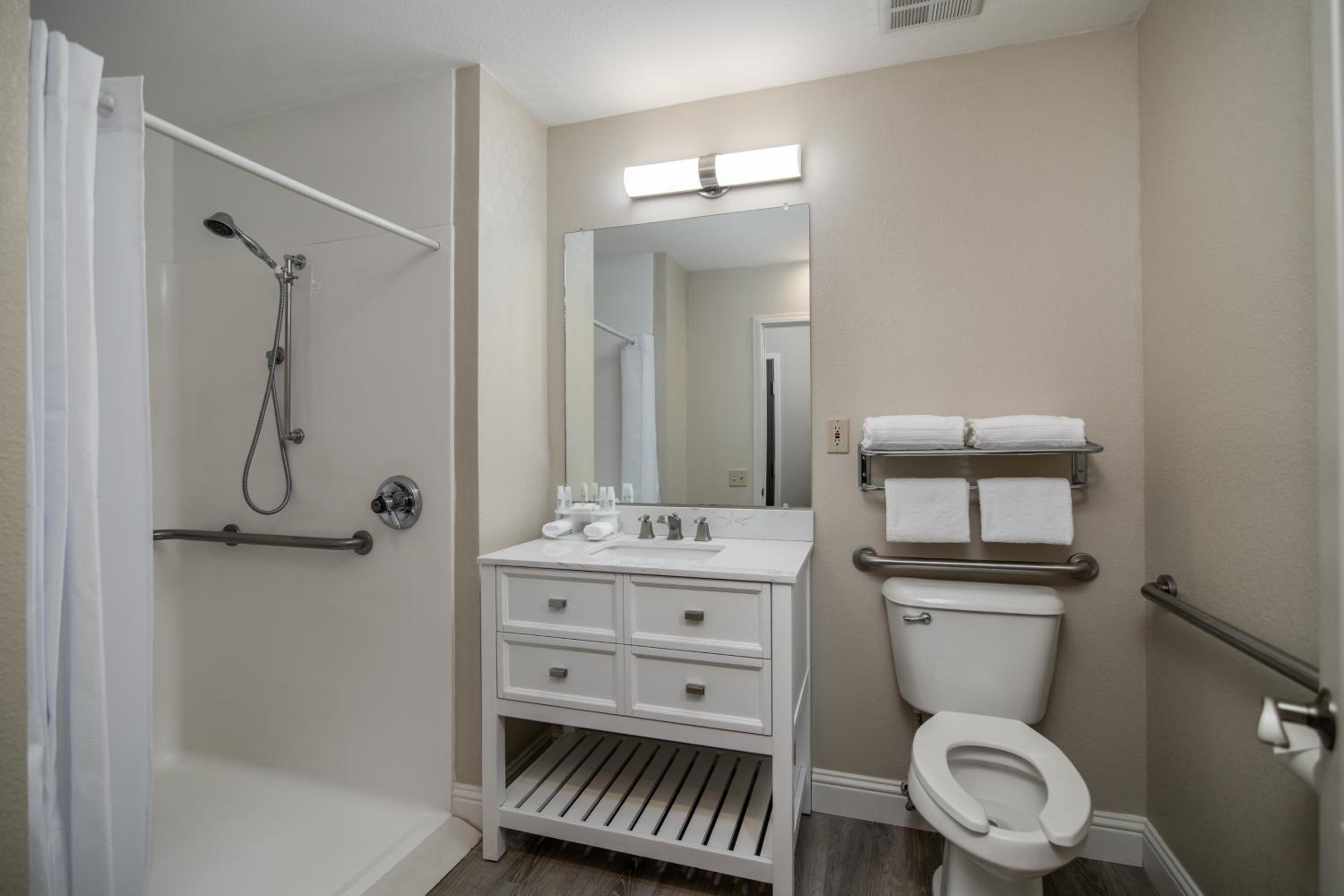 King Room - Disability Access photo 2