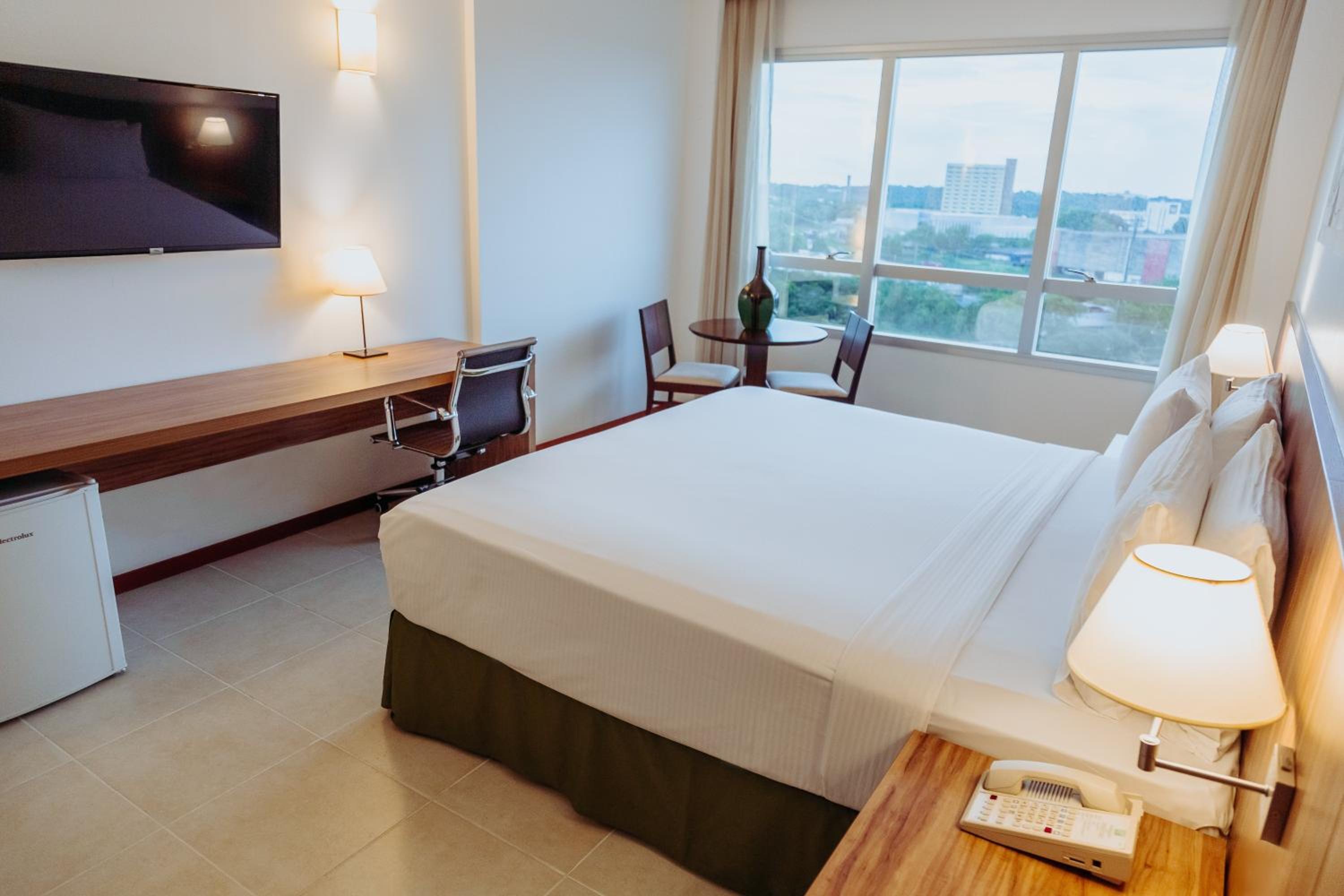 Premium King Room - Photo 5