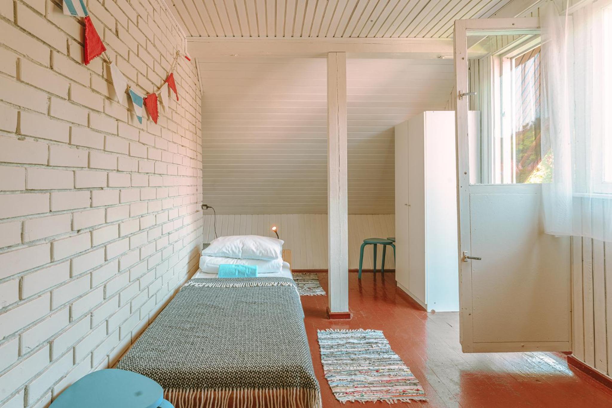 Quadruple Room with Balcony - Photo 11