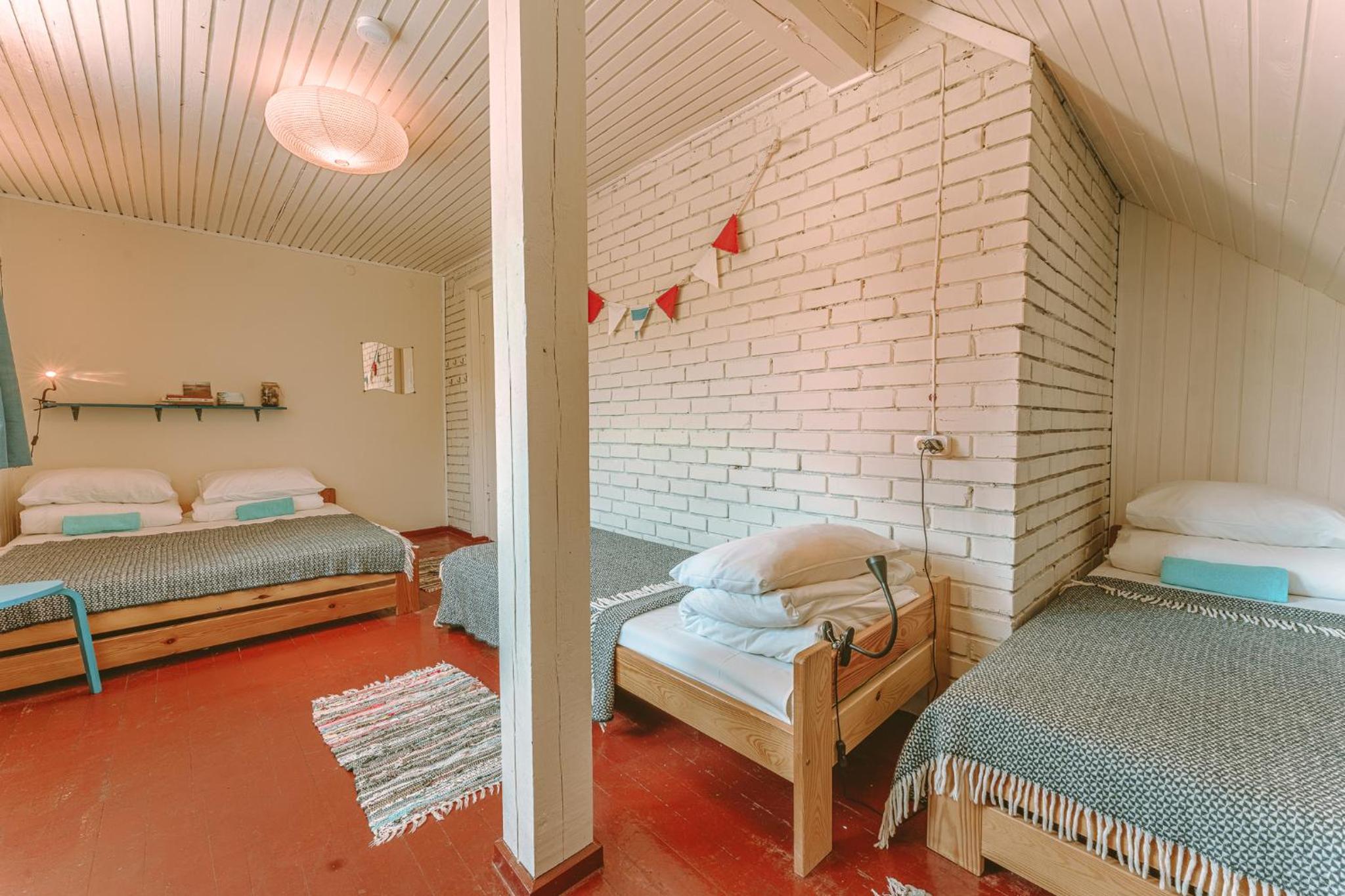 Quadruple Room with Balcony - Photo 12
