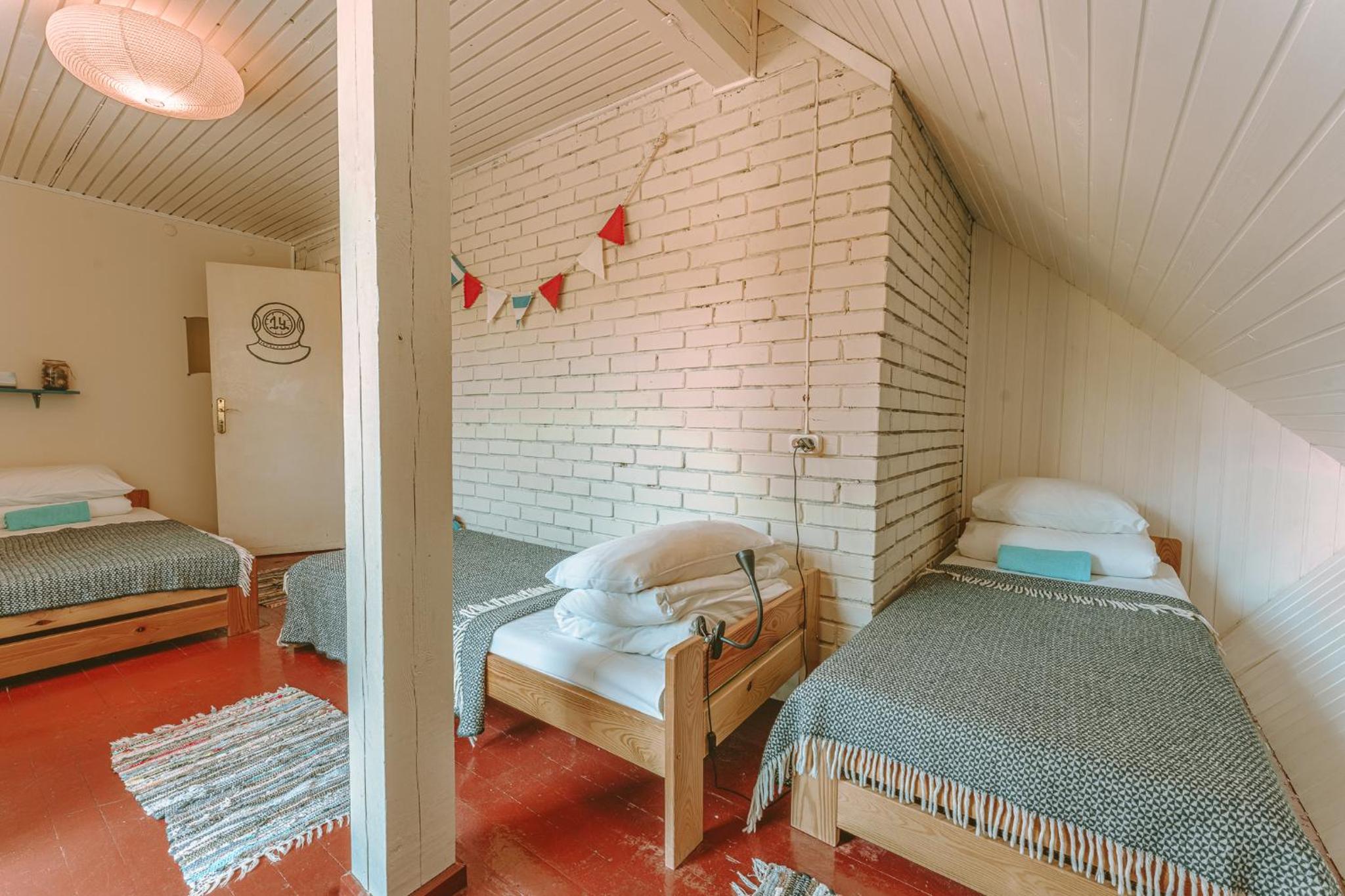 Quadruple Room with Balcony - Photo 13