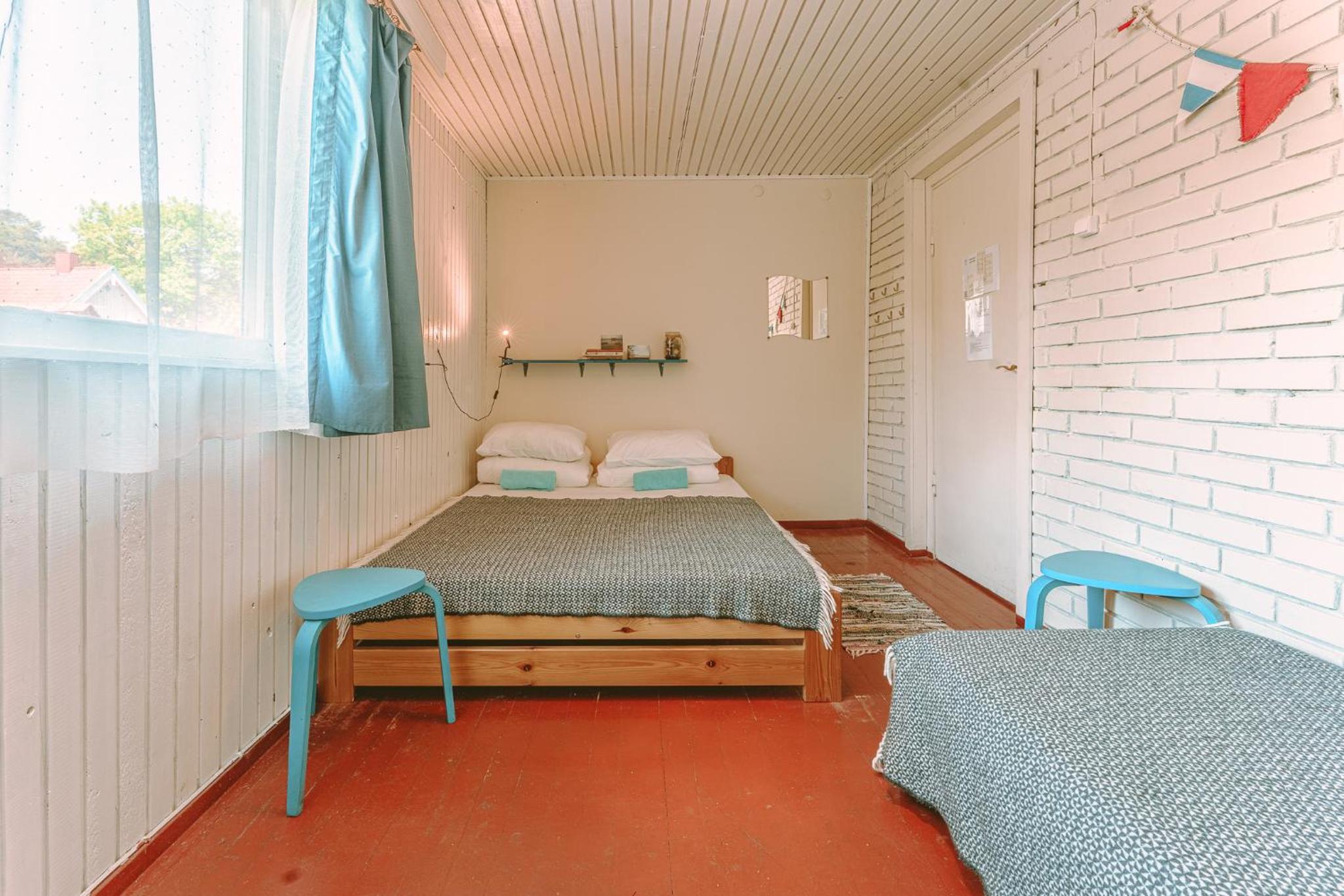 Quadruple Room with Balcony - Photo 7