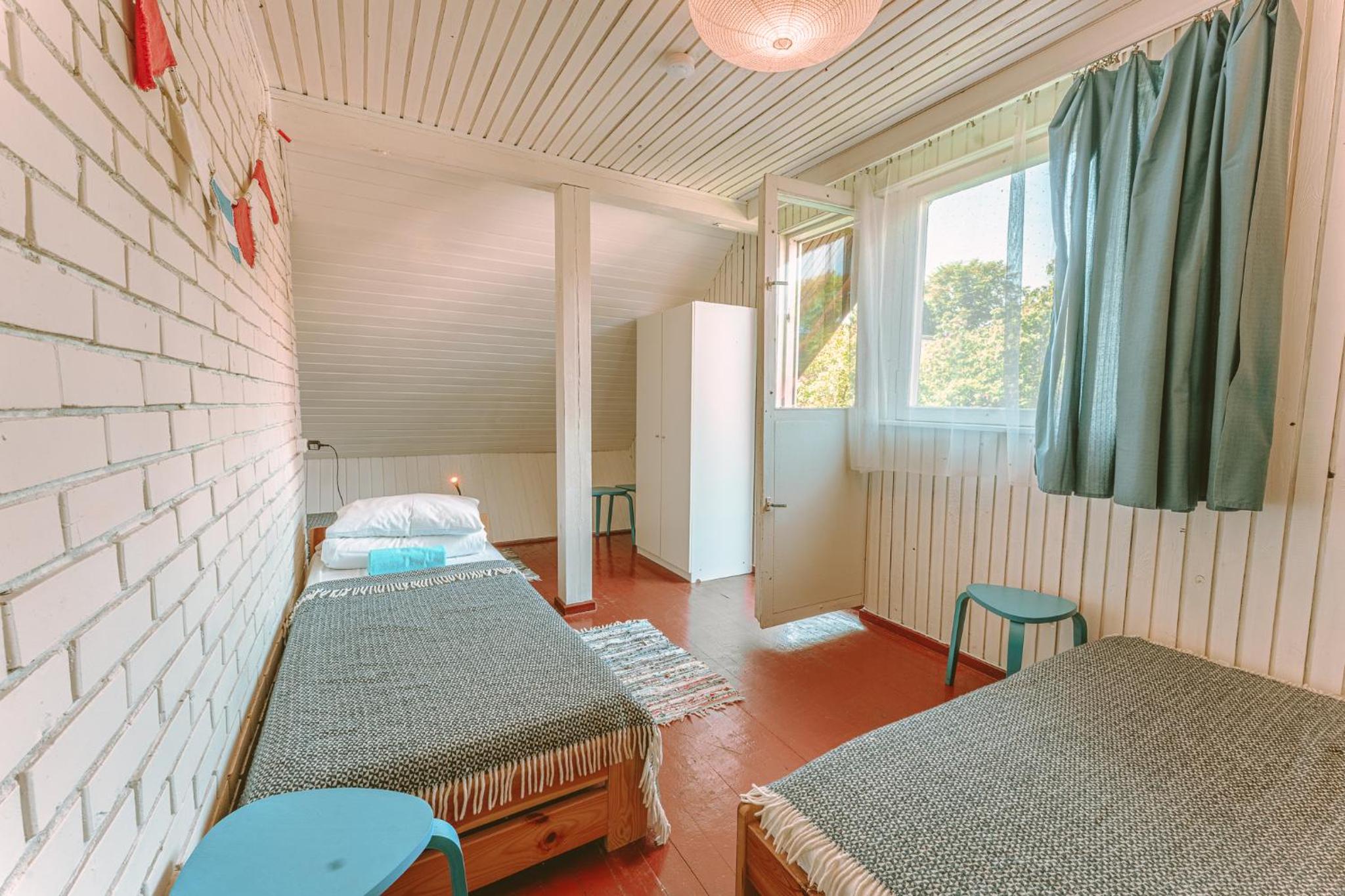Quadruple Room with Balcony - Photo 6