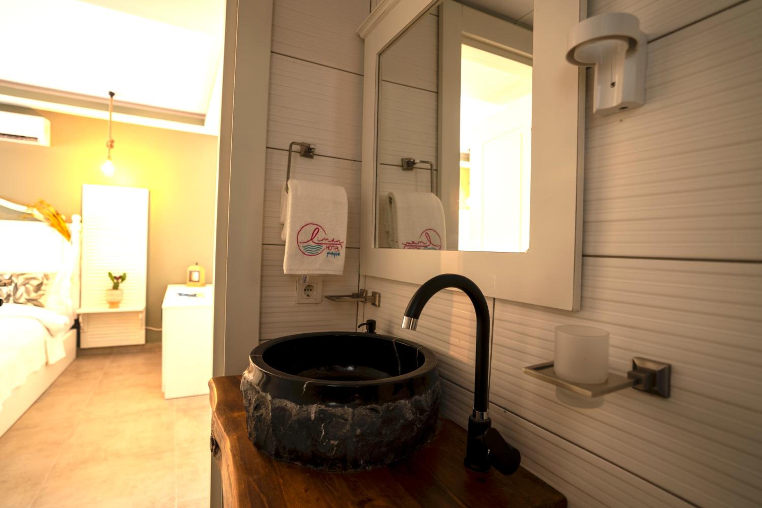 Queen Room with Spa Bath - Photo 7
