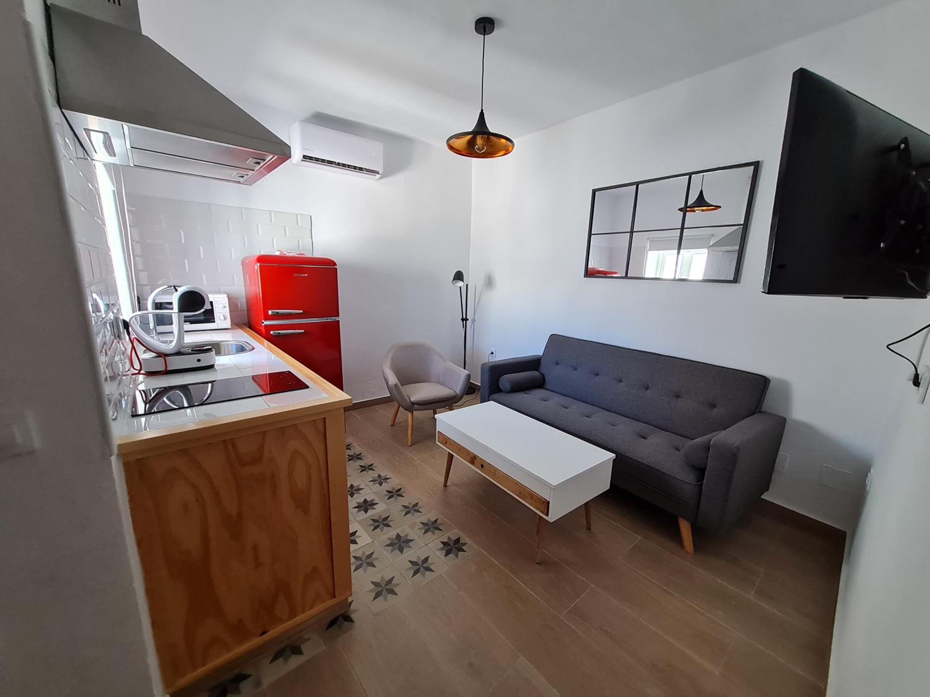 One-Bedroom Apartment photo 2