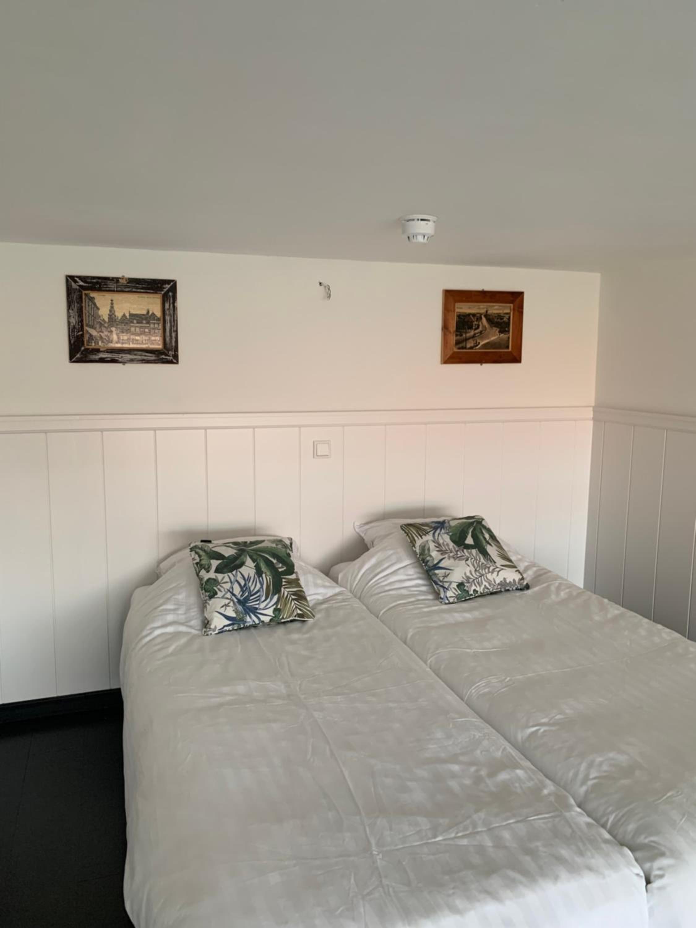 Quadruple Room with Private Bathroom photo 3