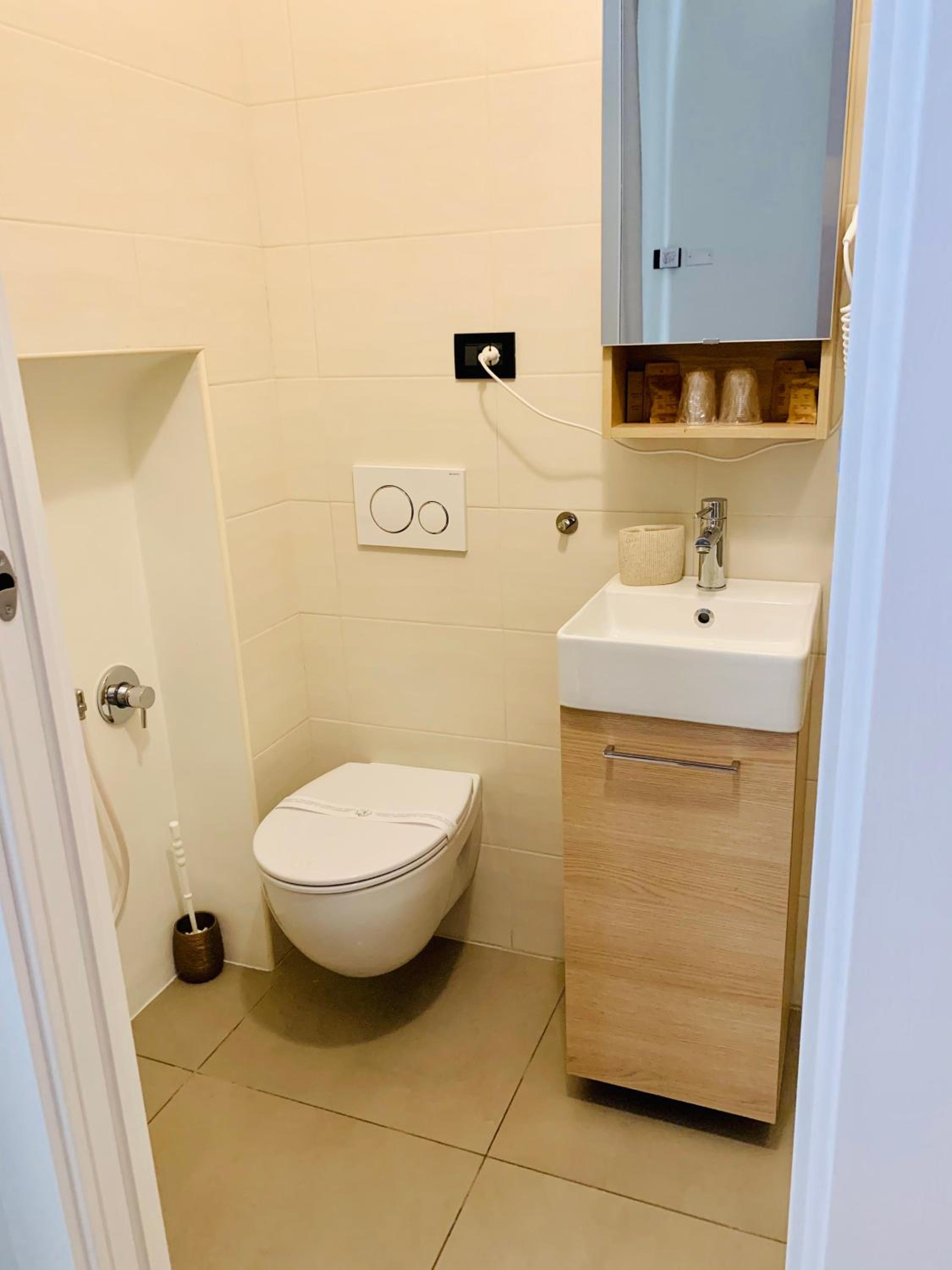 Double Room - Photo 8