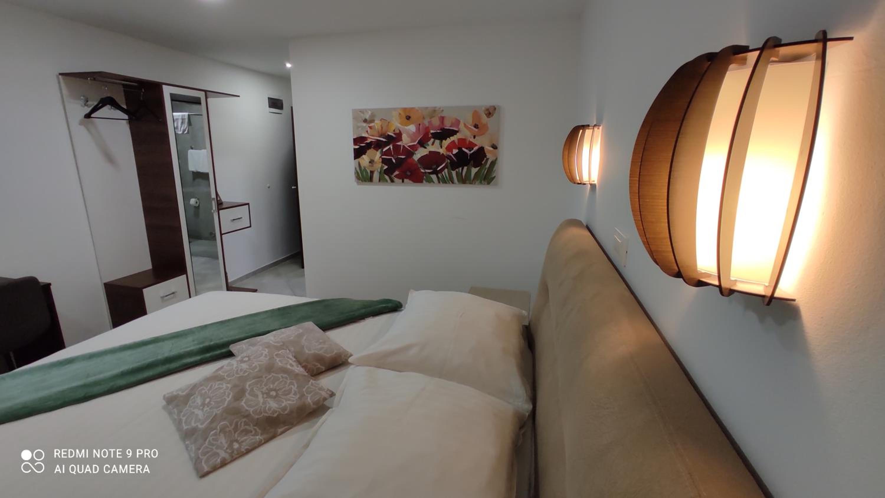 Deluxe Double Room with Shower - Photo 15