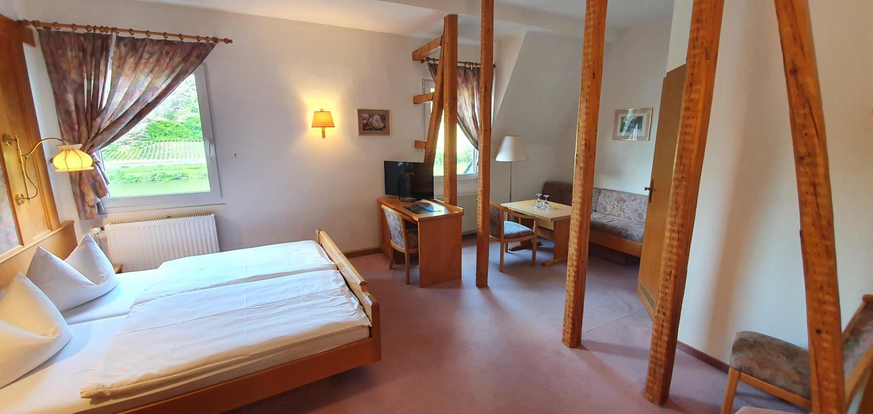 Classic Triple Room with River View photo 2