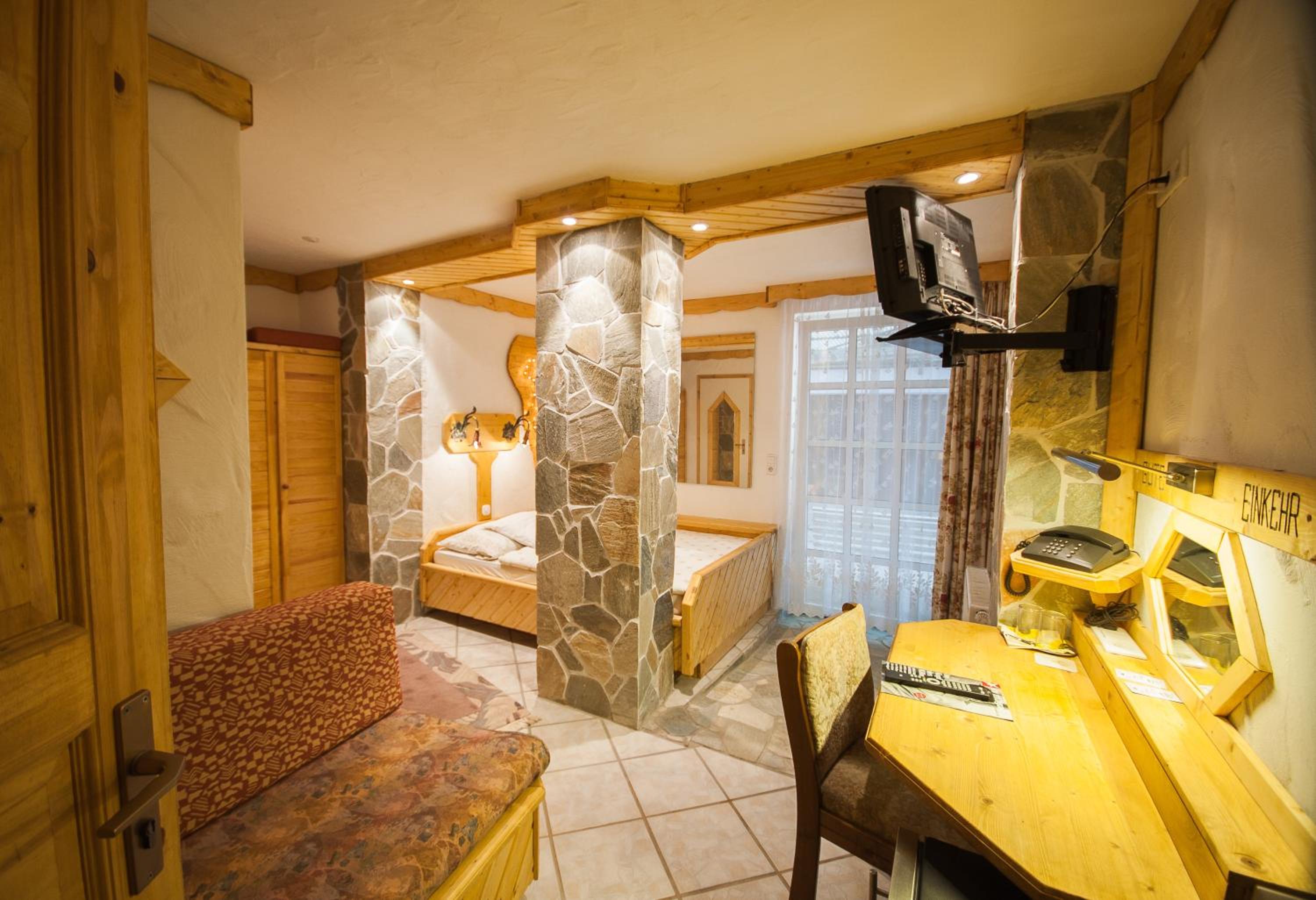 Budget Double Room photo 1