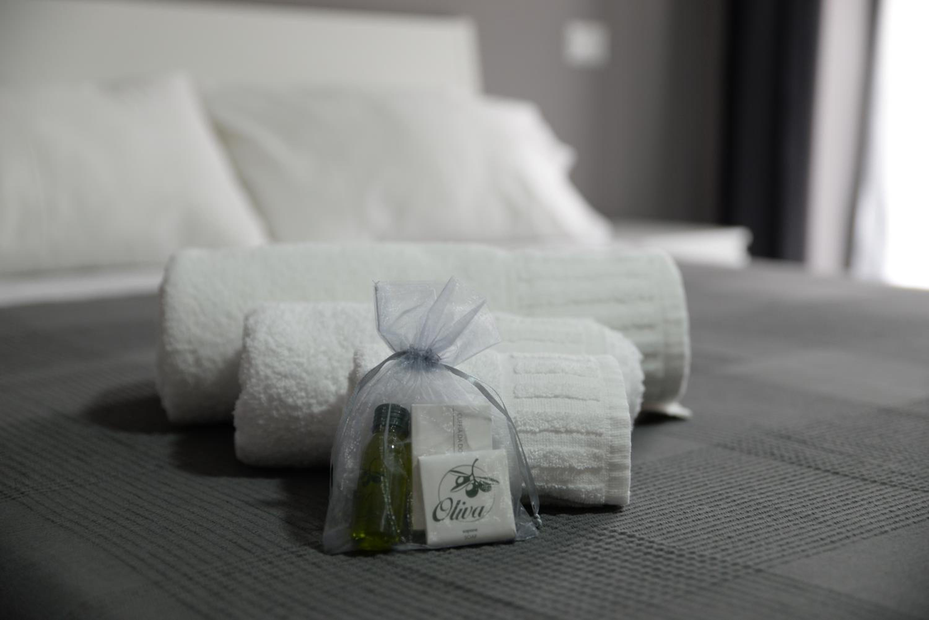 Deluxe Double Room with Extra Bed - Photo 4