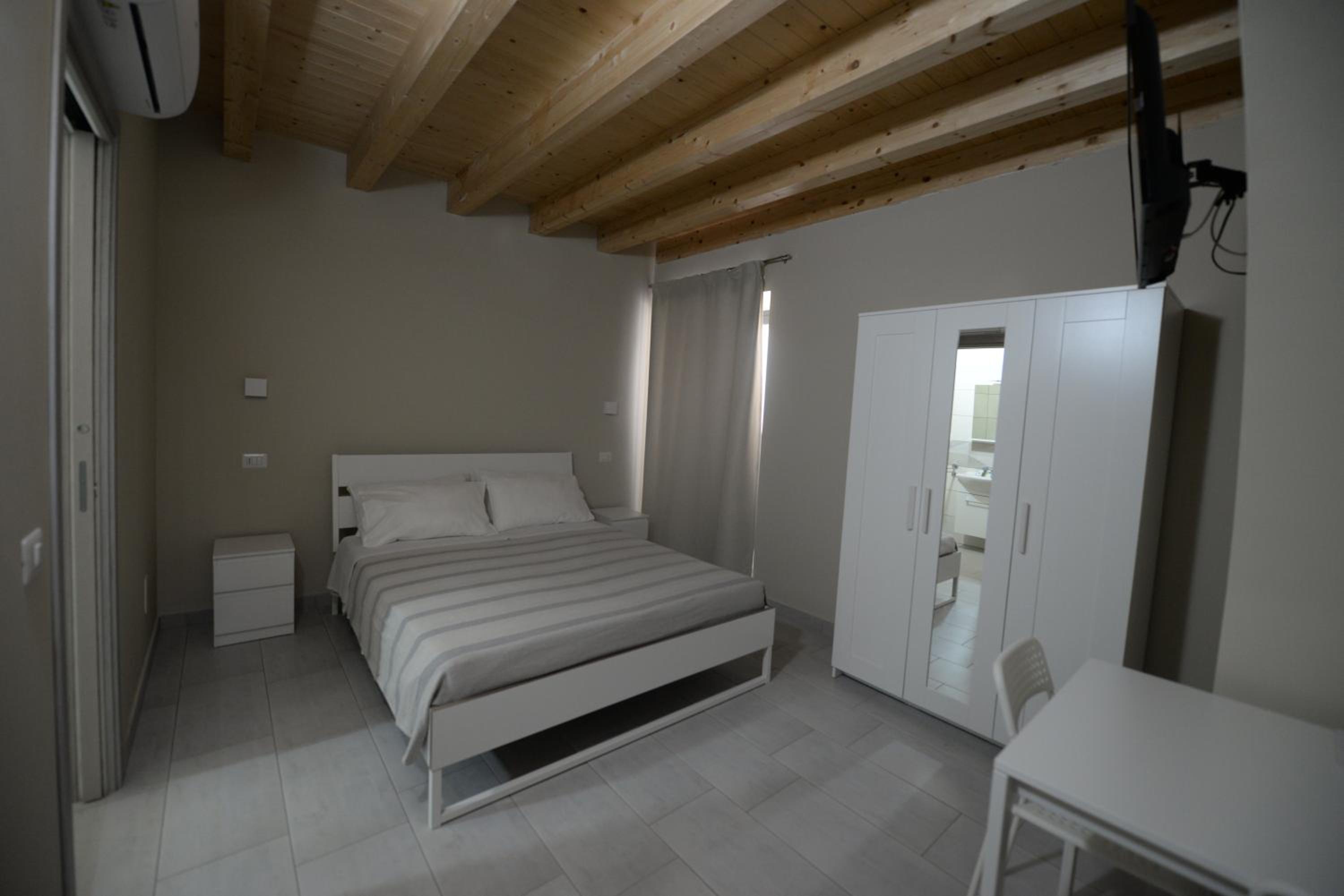 Deluxe Room - Photo 2