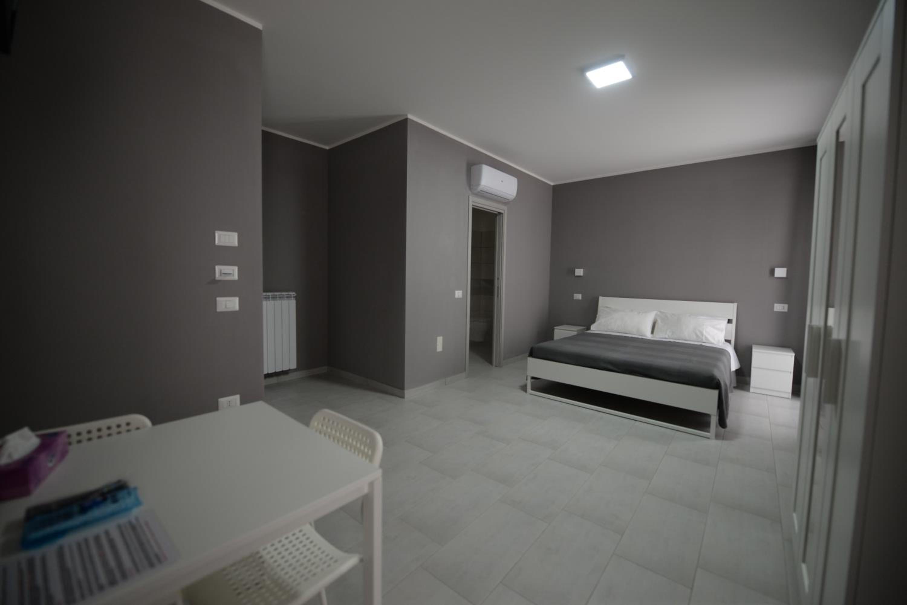 Deluxe Double Room with Extra Bed - Photo 8