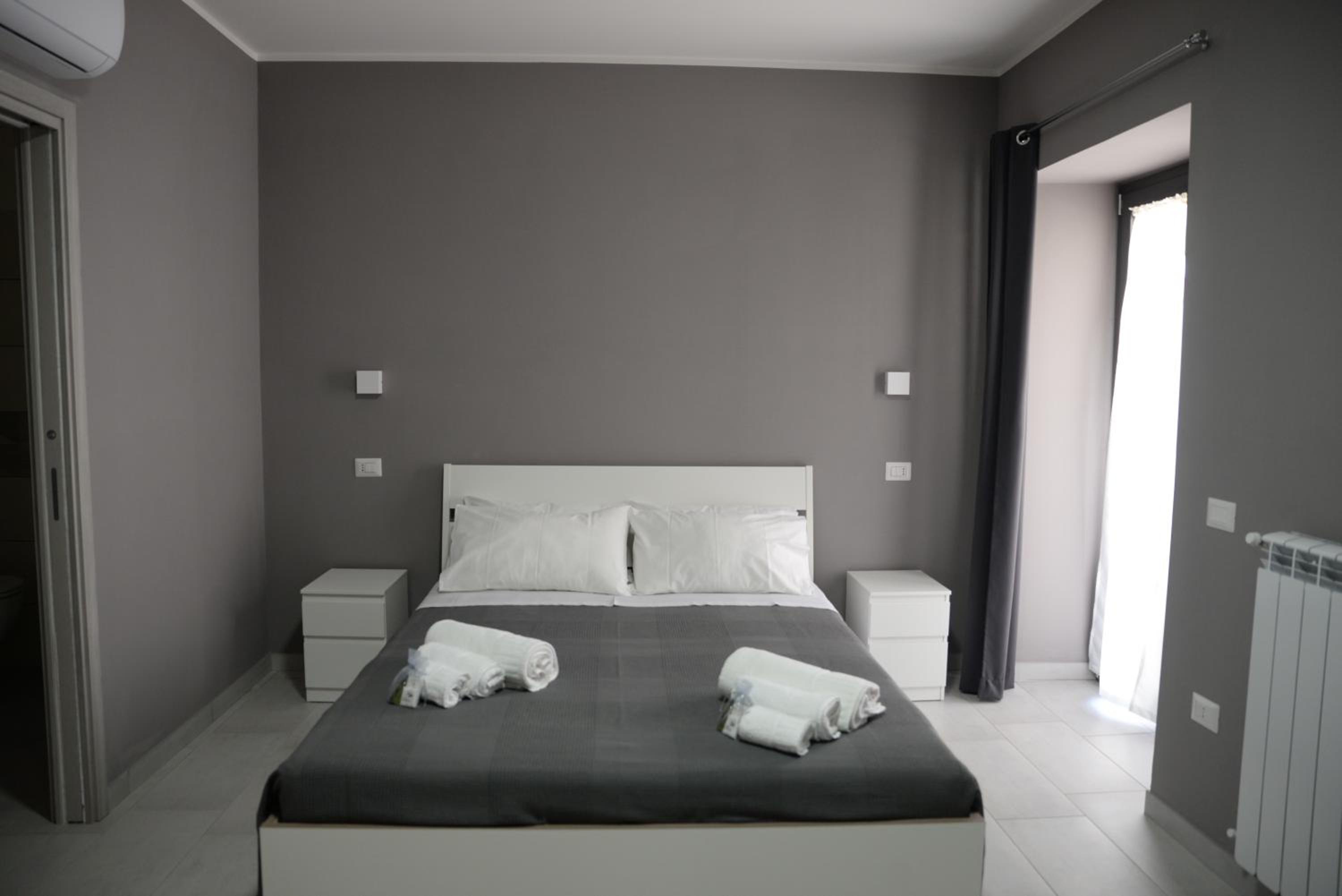Deluxe Double Room with Extra Bed - Photo 5