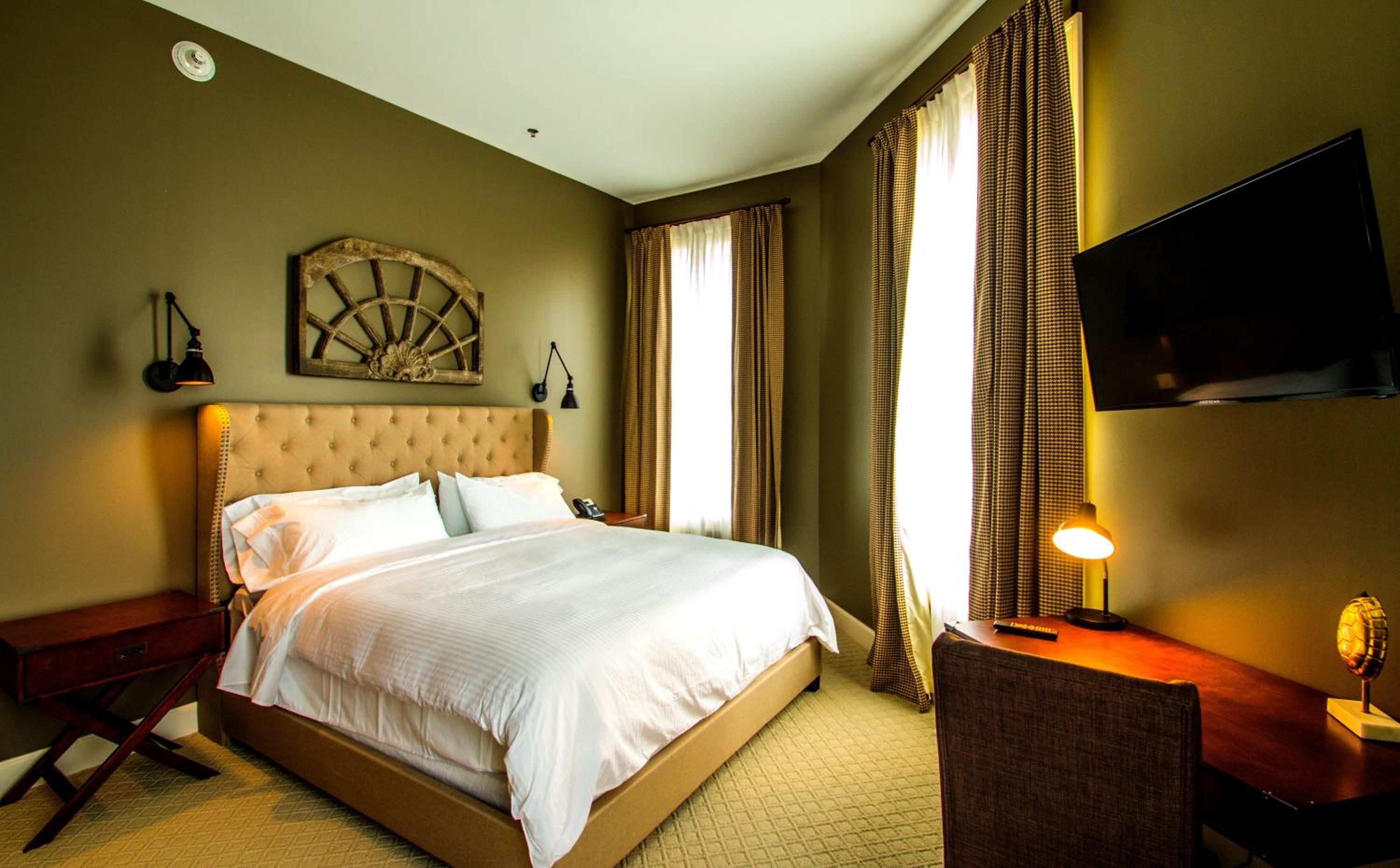 Deluxe King Room photo 1