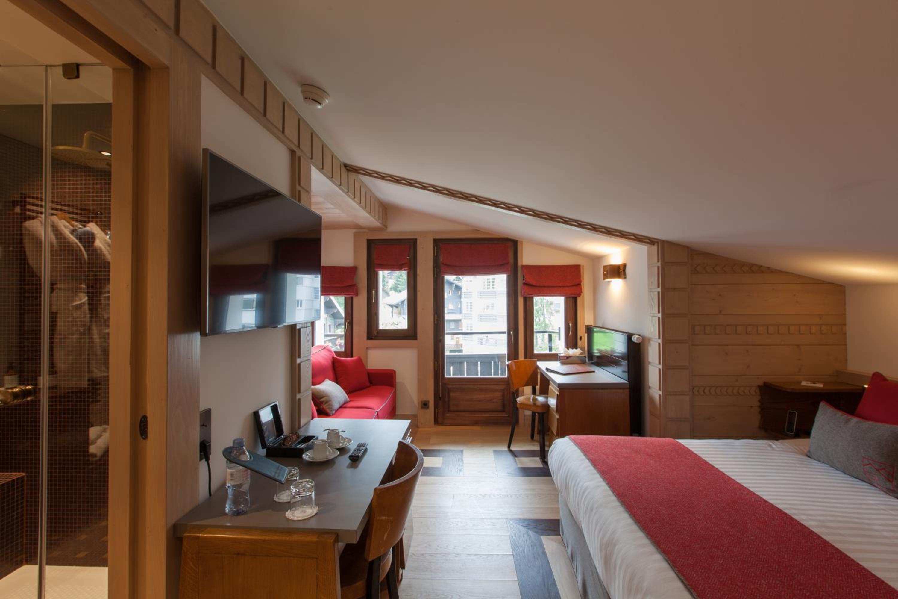 Superior Double Room (Top Floor) - Photo 4