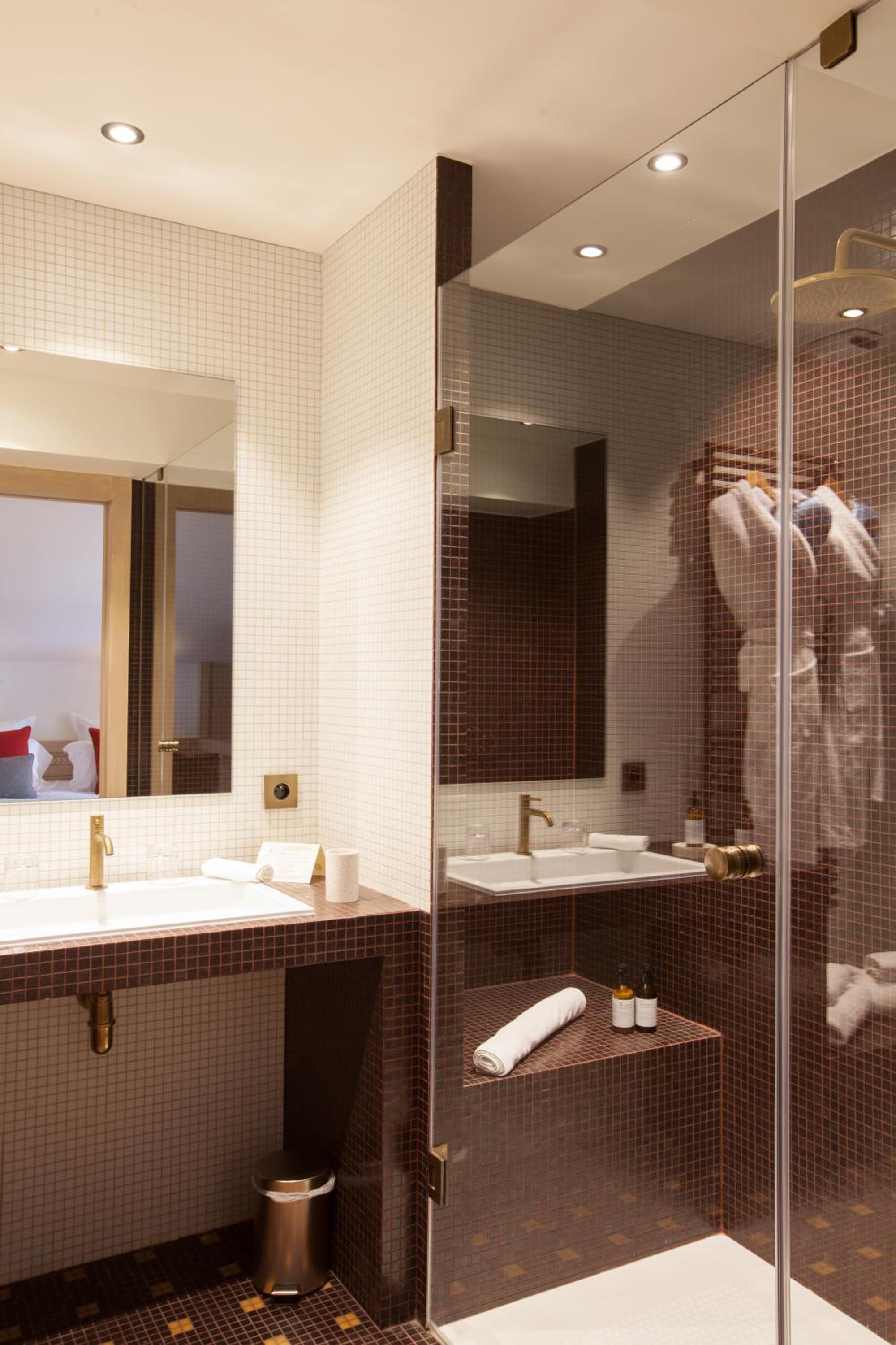 Superior Double Room (Top Floor) - Photo 5