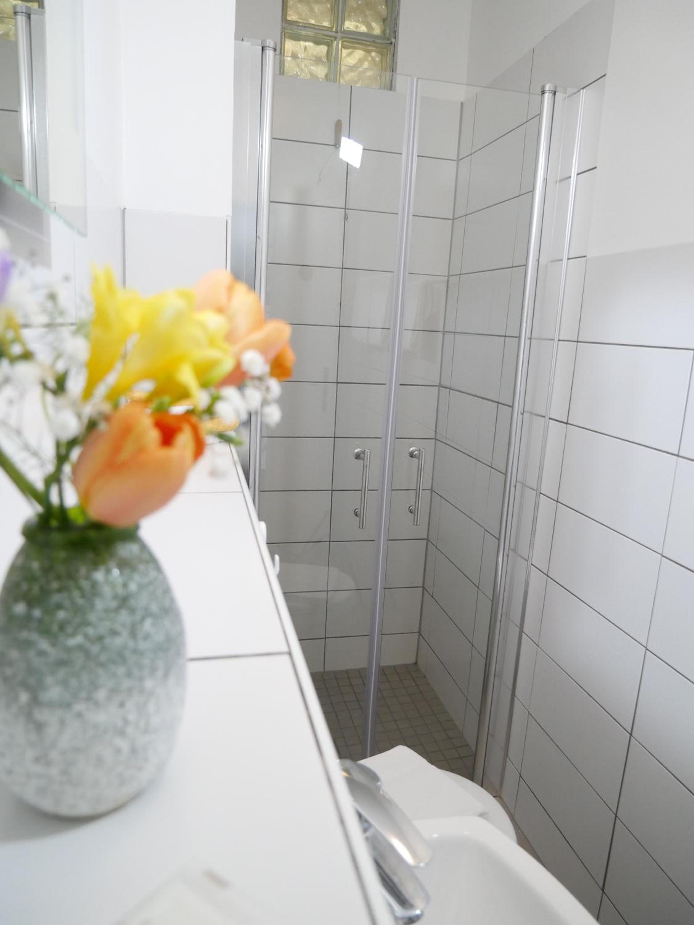 Single Room with Shared Shower and Toilet photo 2