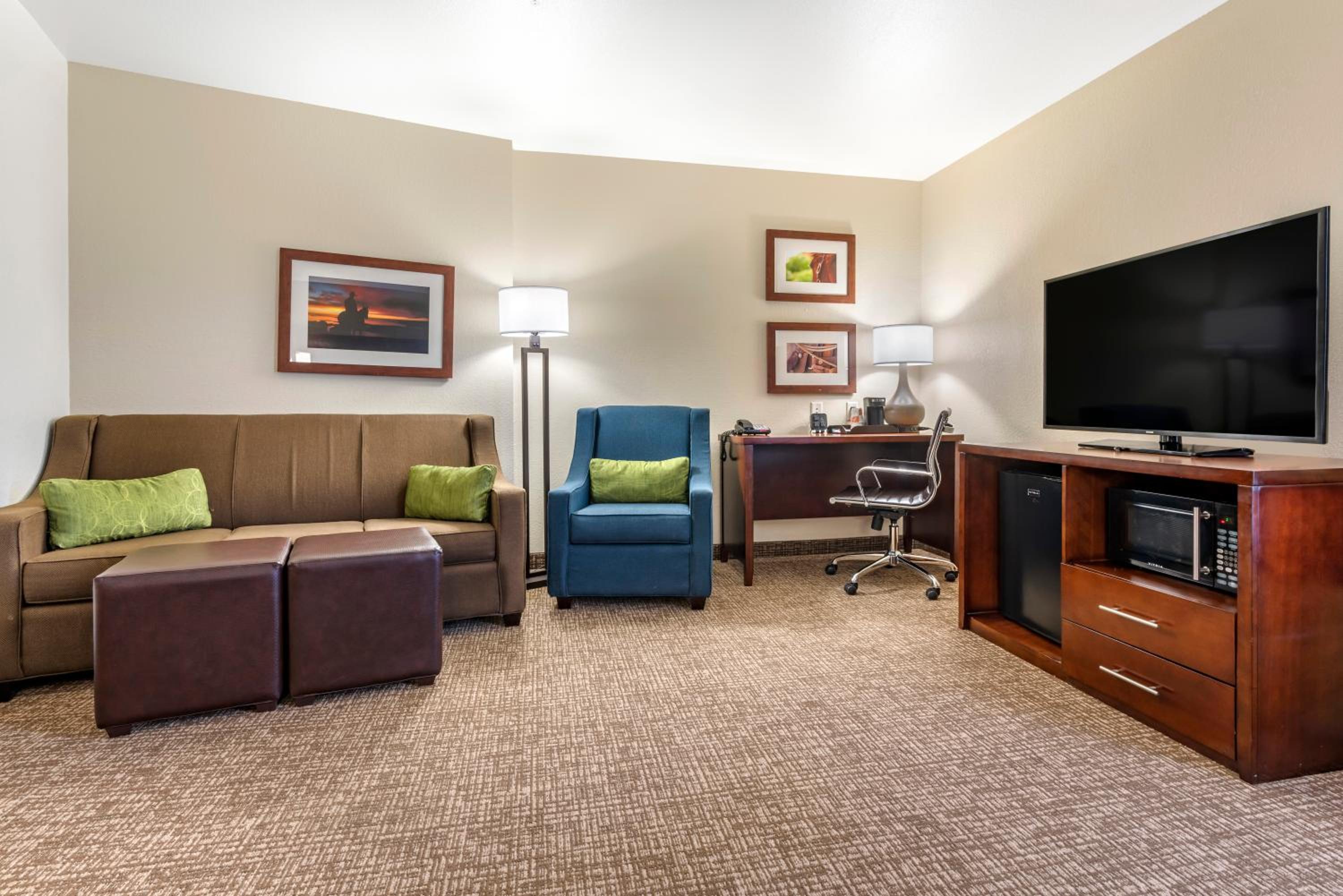 Suite with Two Double Beds - Accessible/Non-Smoking - Photo 1