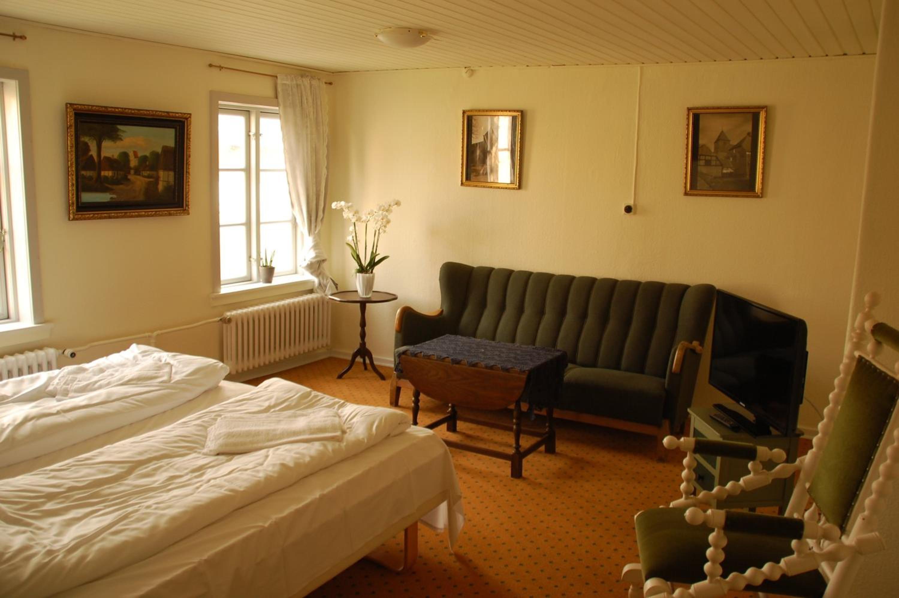 Quadruple Room with Shared Bathroom