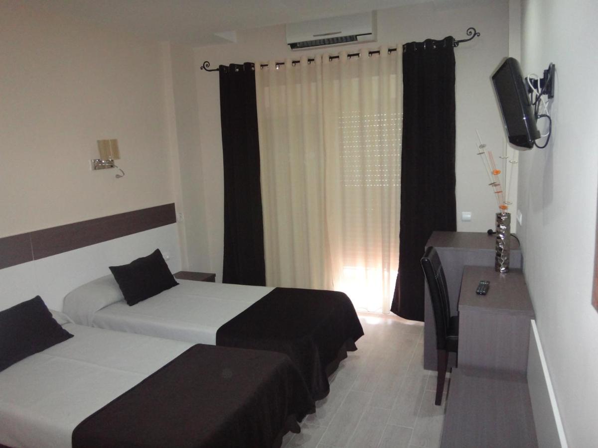 Double or Twin Room photo 3