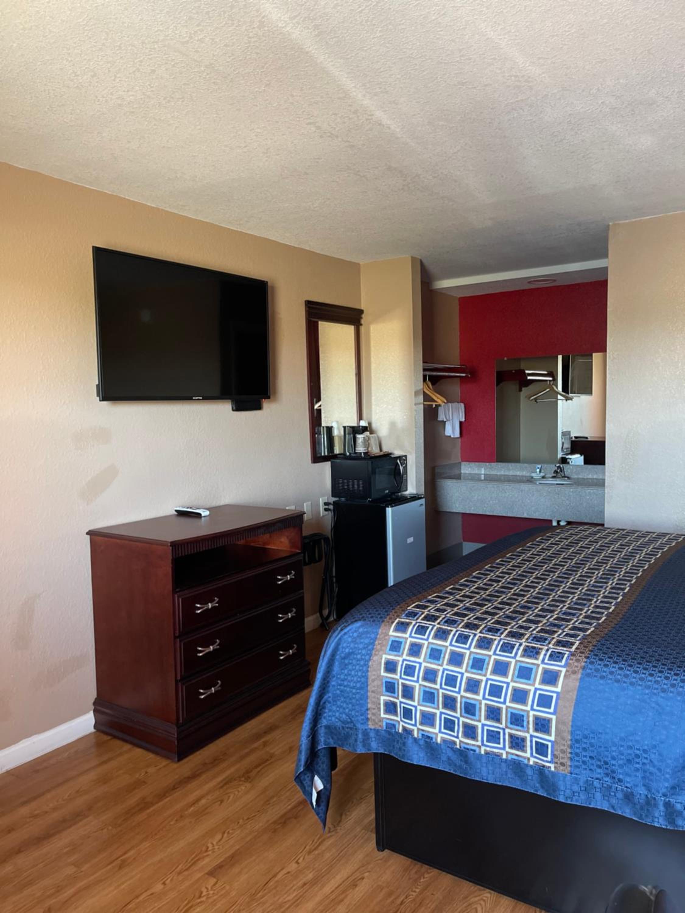 Standard King Room photo 1