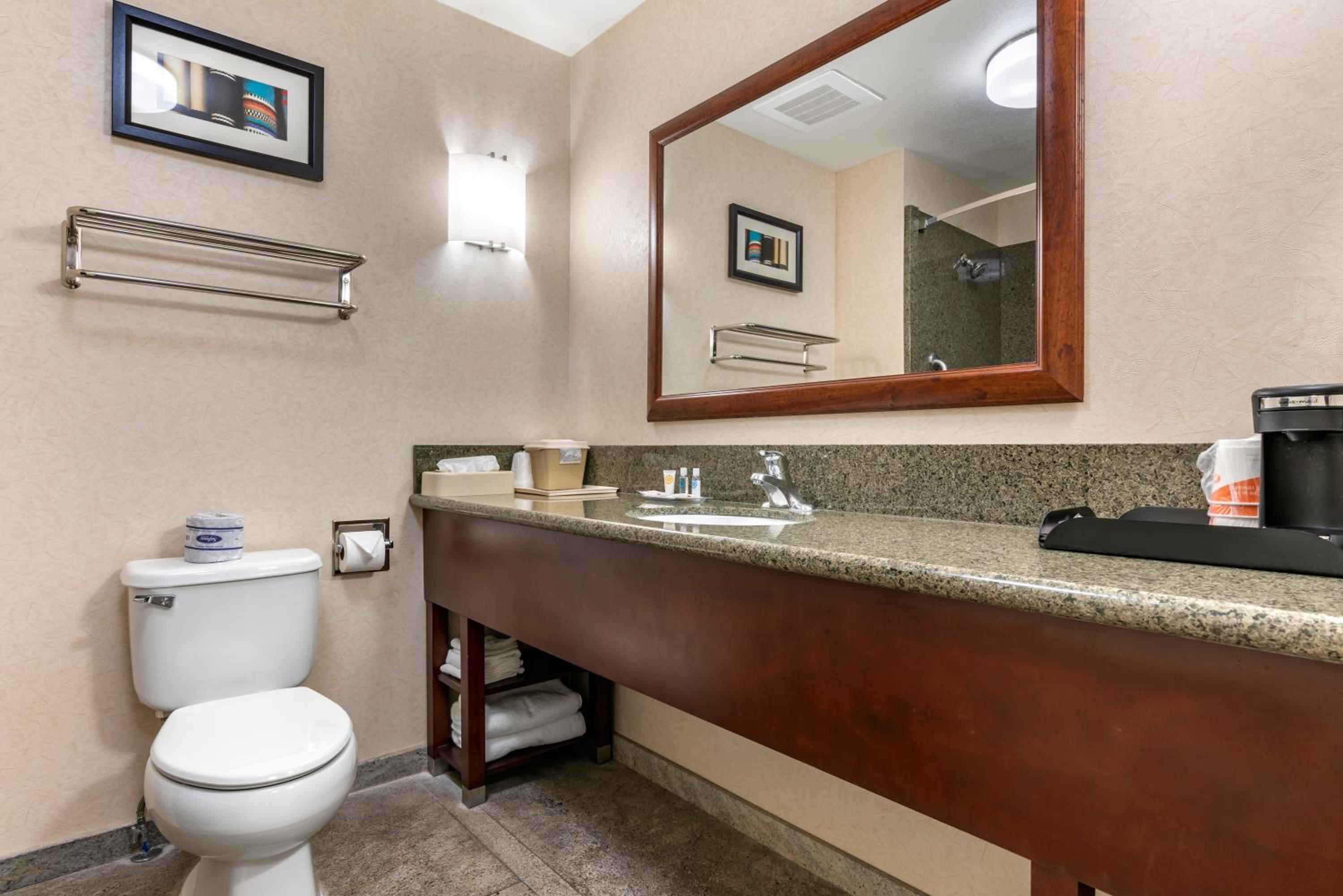 King Suite - Accessible/Non-Smoking - Photo 4