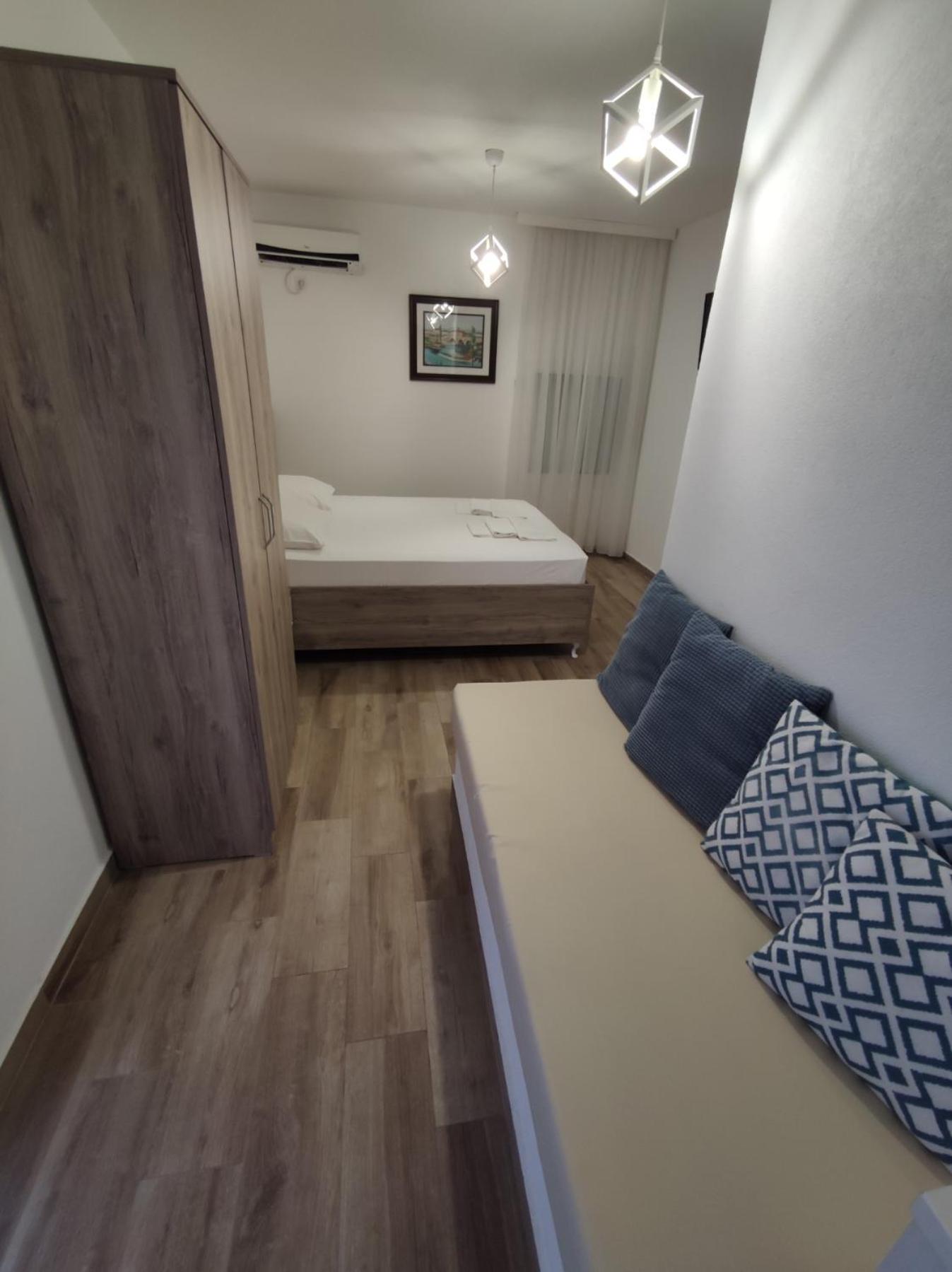 Studio Apartment photo 1