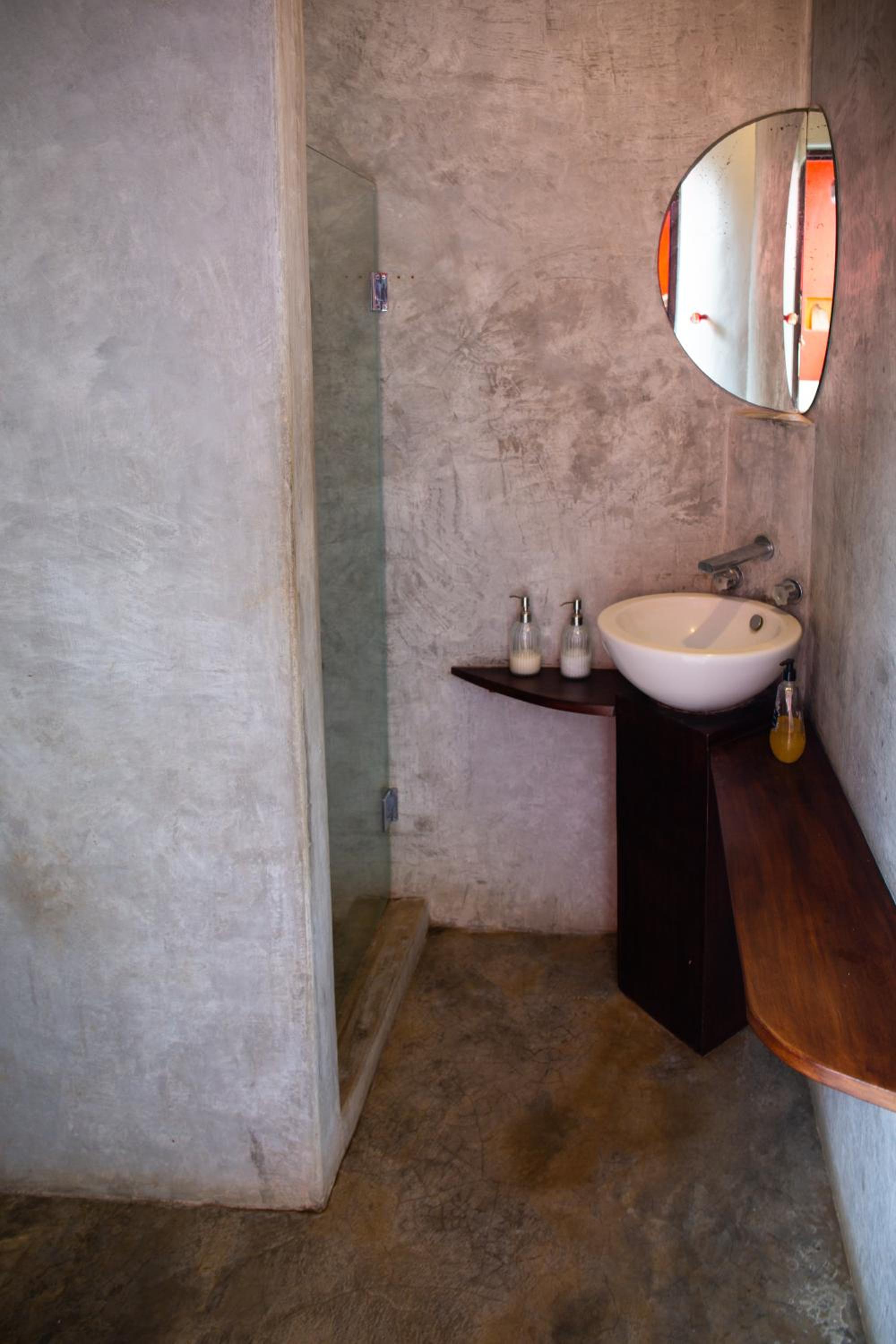 Double Room with Private External Bathroom - Photo 16