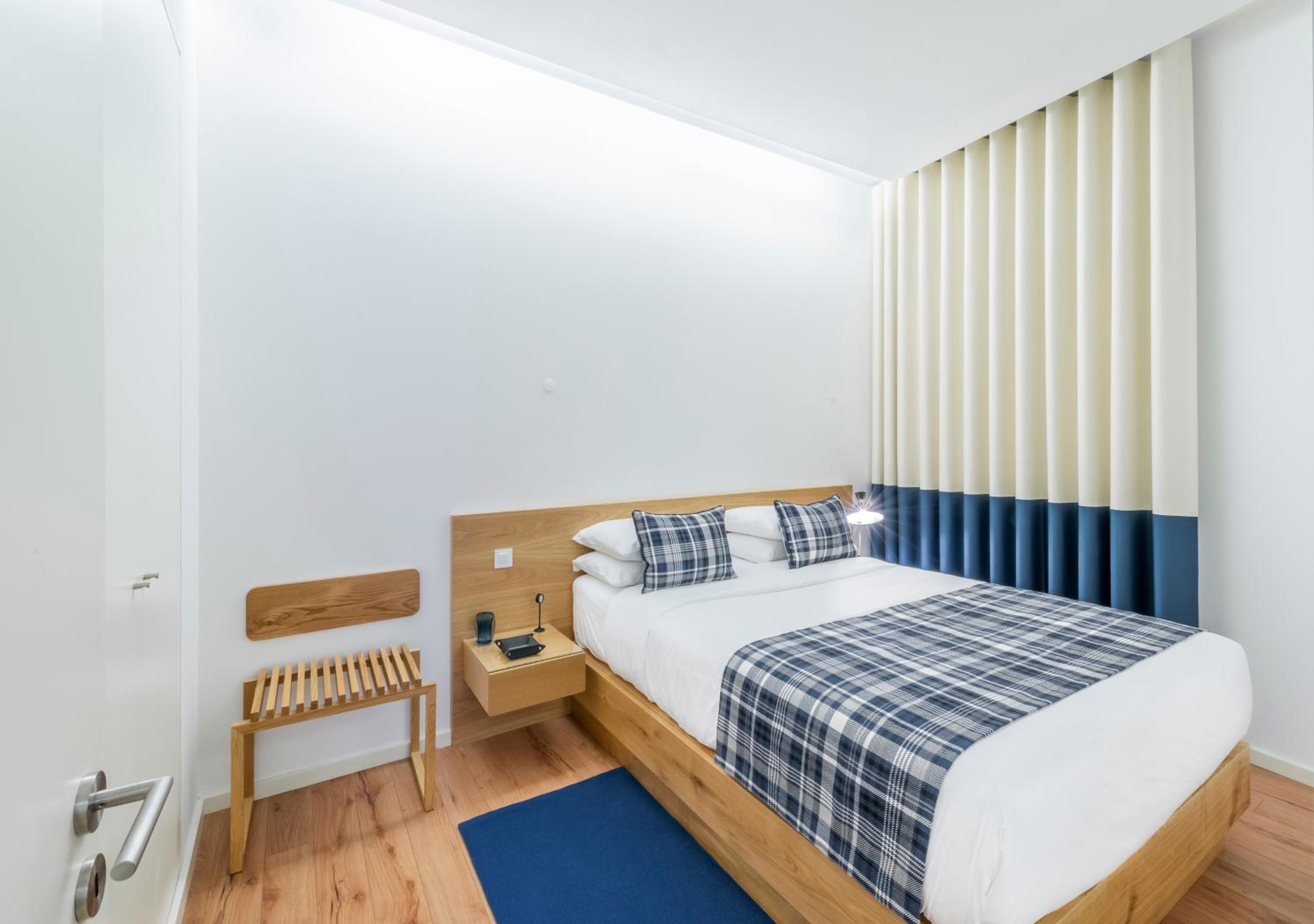 Standard Apartment with One Double Bed and One Single Bed - Photo 15