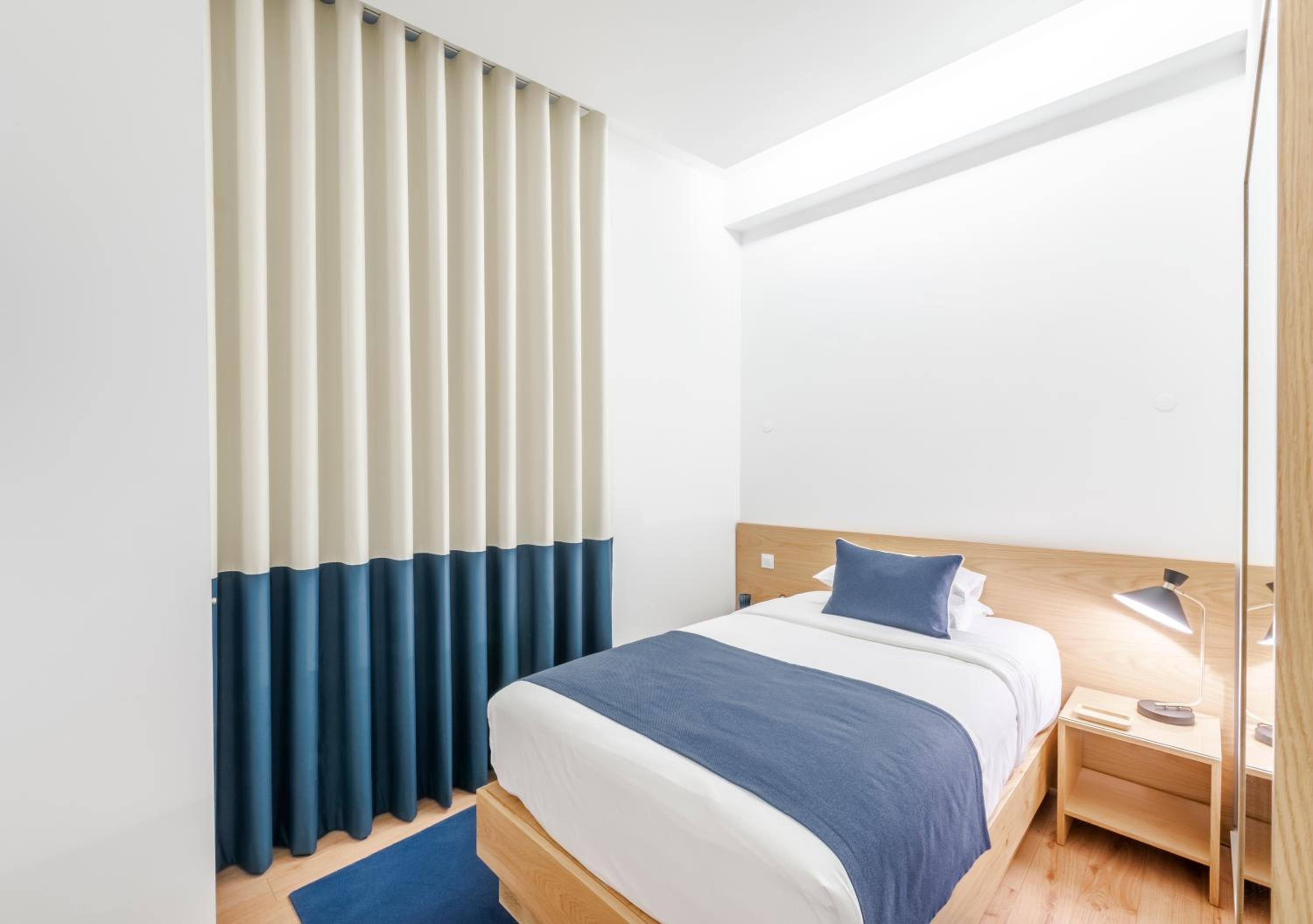 Standard Apartment with One Double Bed and One Single Bed - Photo 9