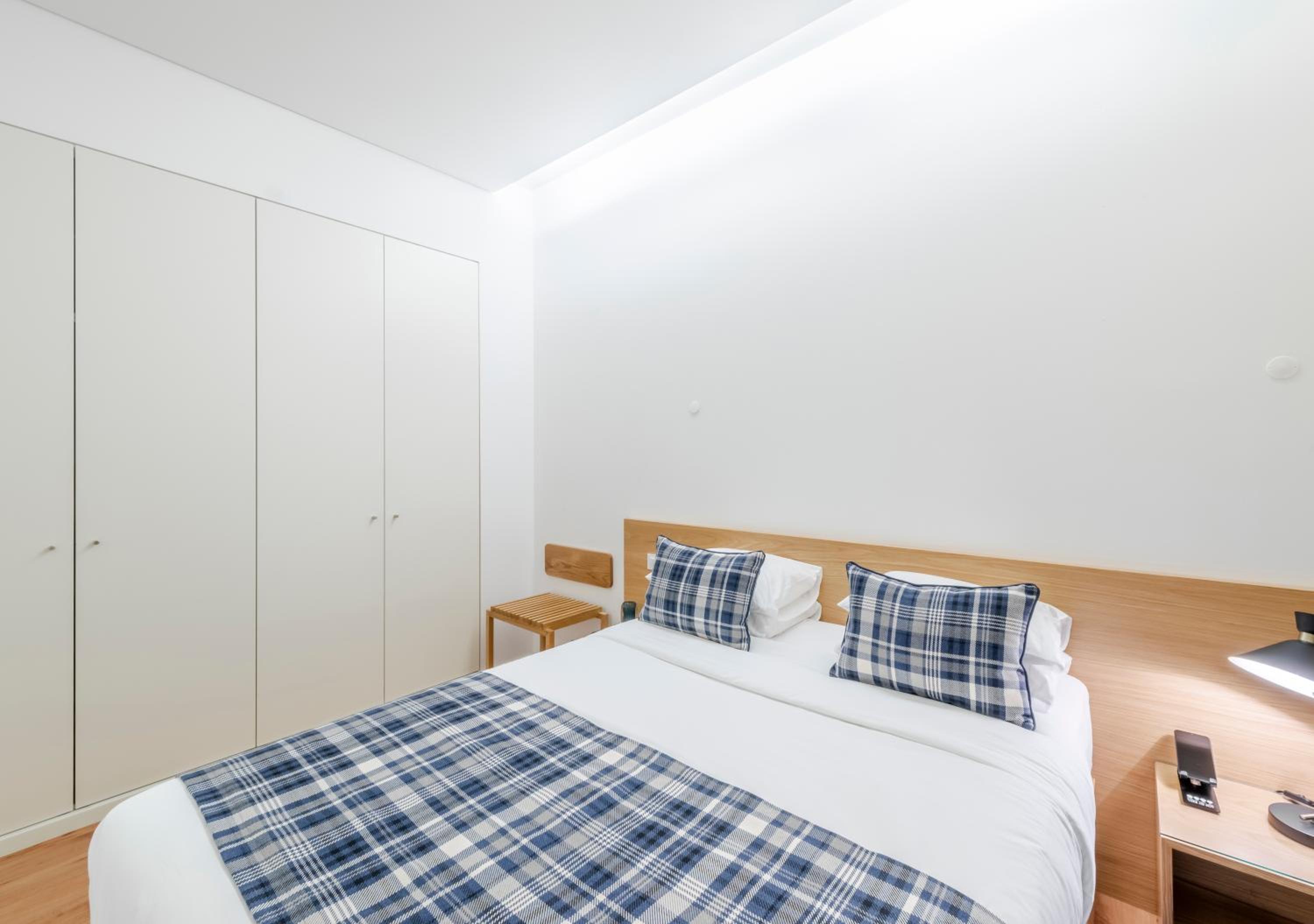 Standard Apartment with One Double Bed and One Single Bed - Photo 13