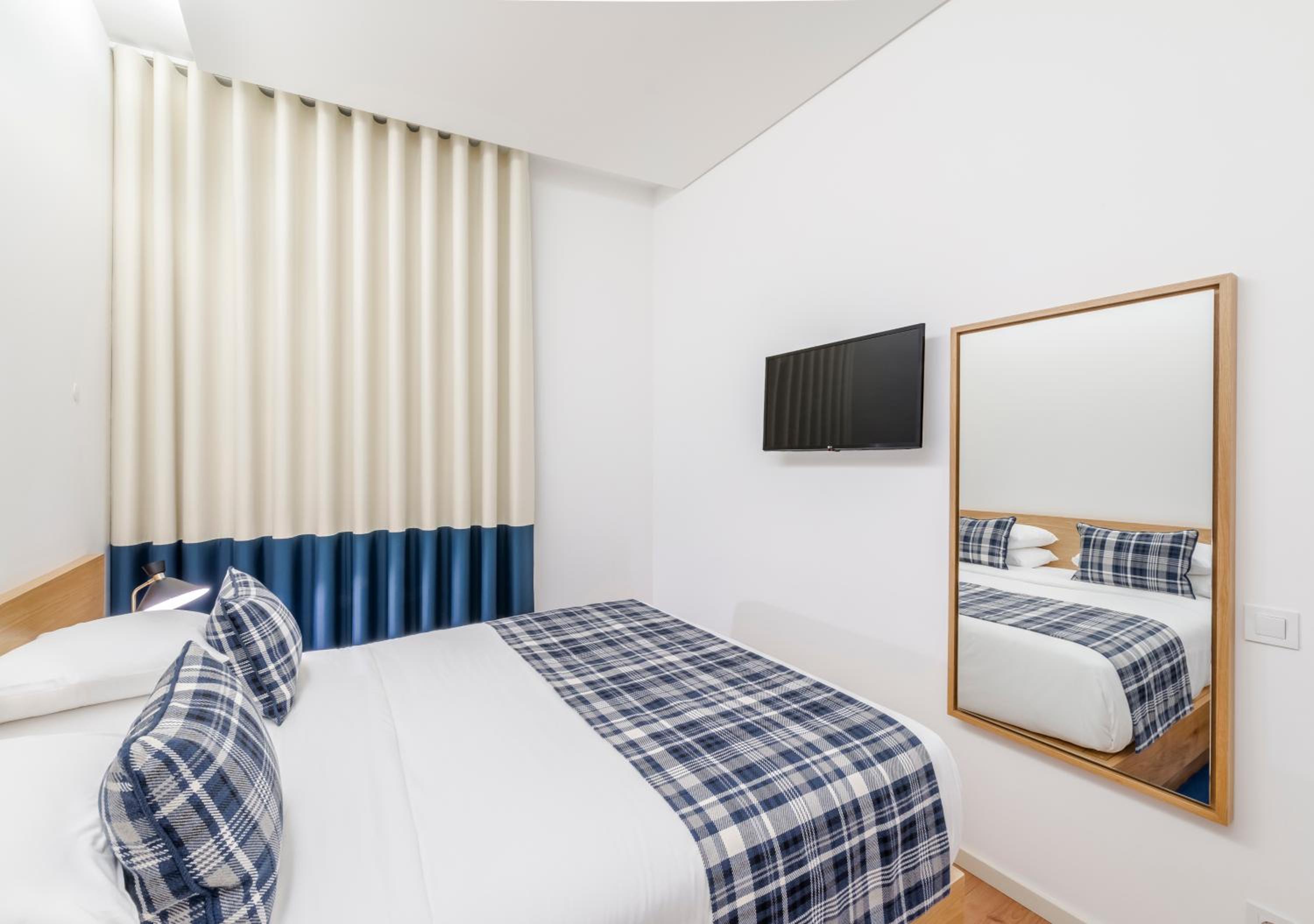 Standard Apartment with One Double Bed and One Single Bed - Photo 14