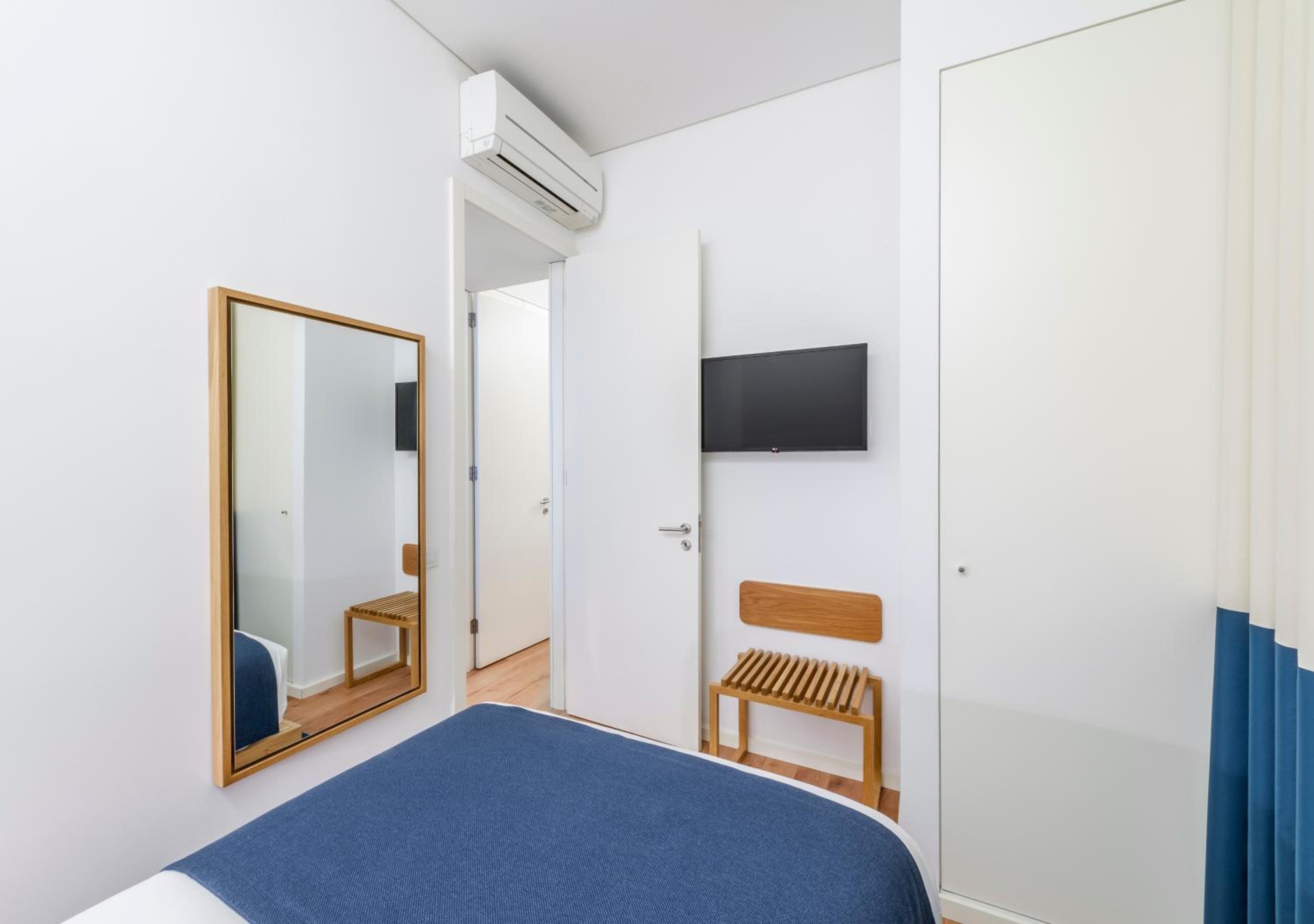 Standard Apartment with One Double Bed and One Single Bed - Photo 12