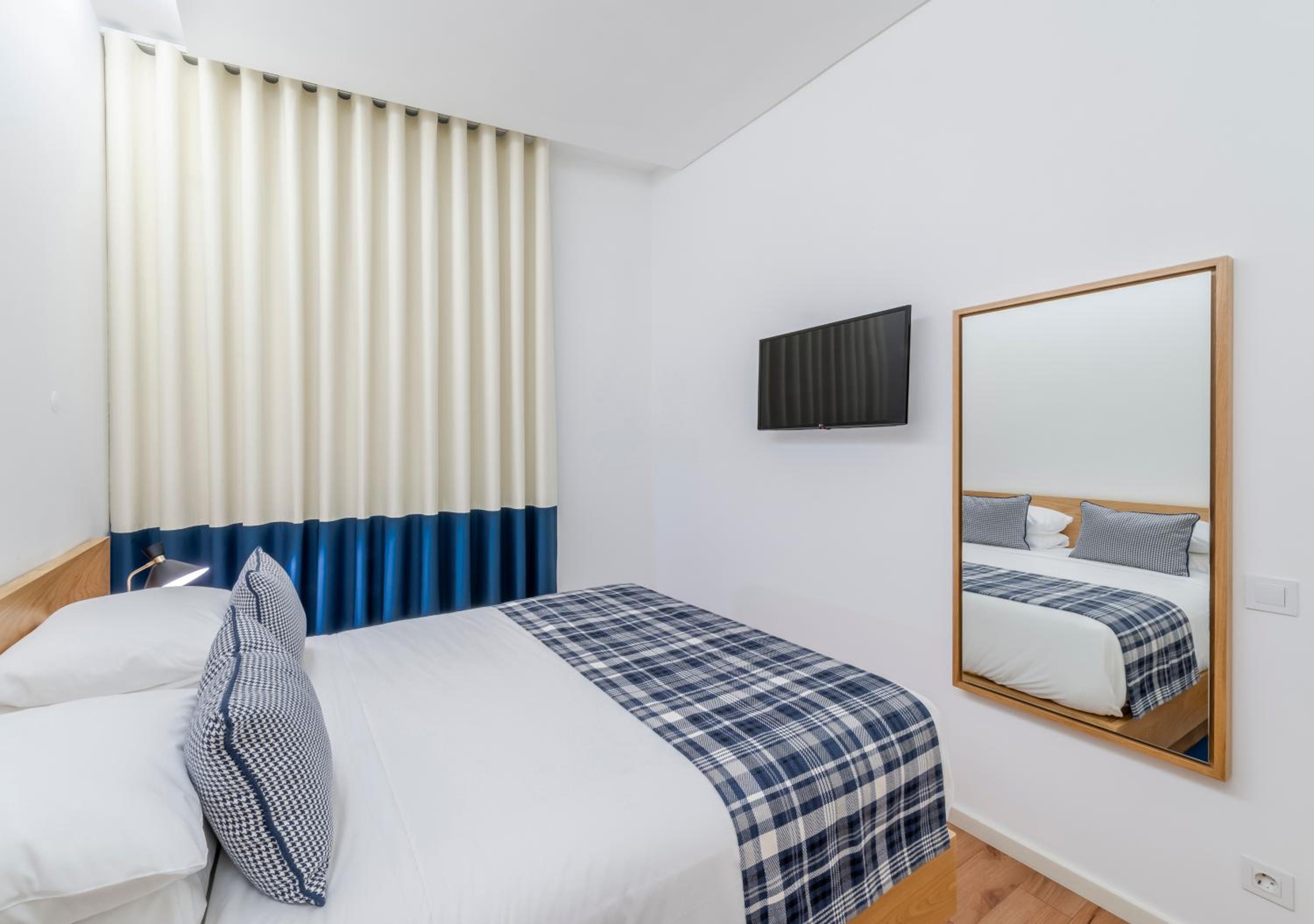 Apartment with One Double Bed and One Single Bed - Photo 4