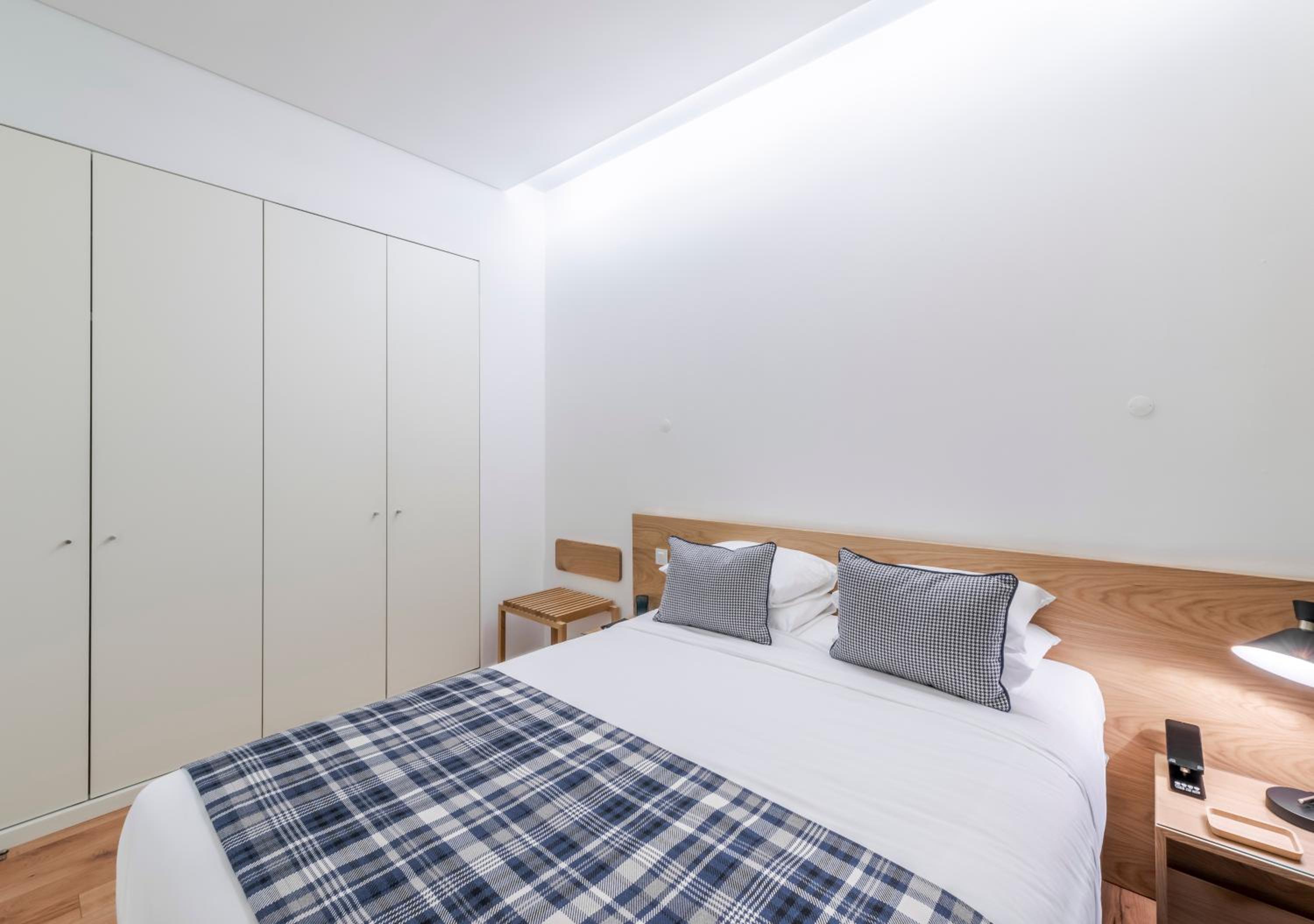 Apartment with One Double Bed and One Single Bed - Photo 3