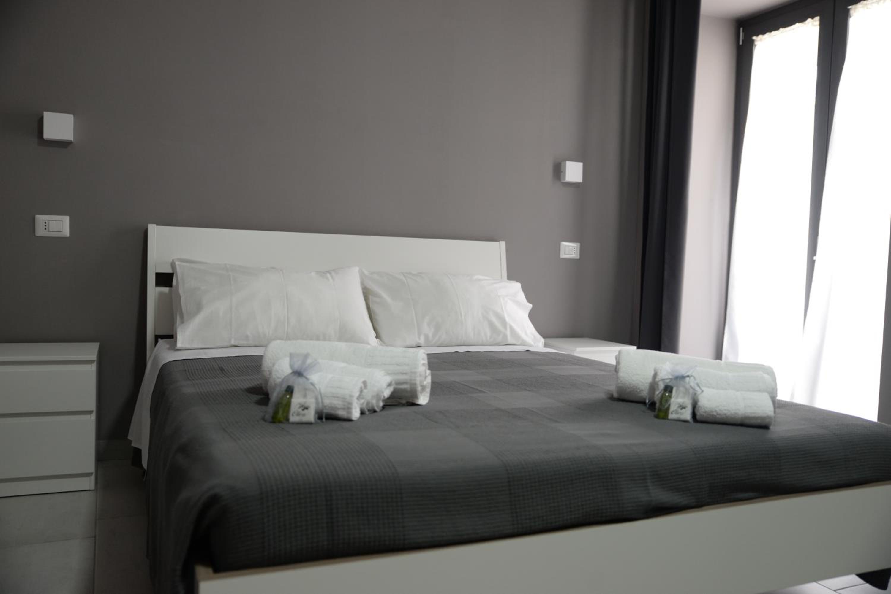 Deluxe Double Room with Extra Bed - Photo 1