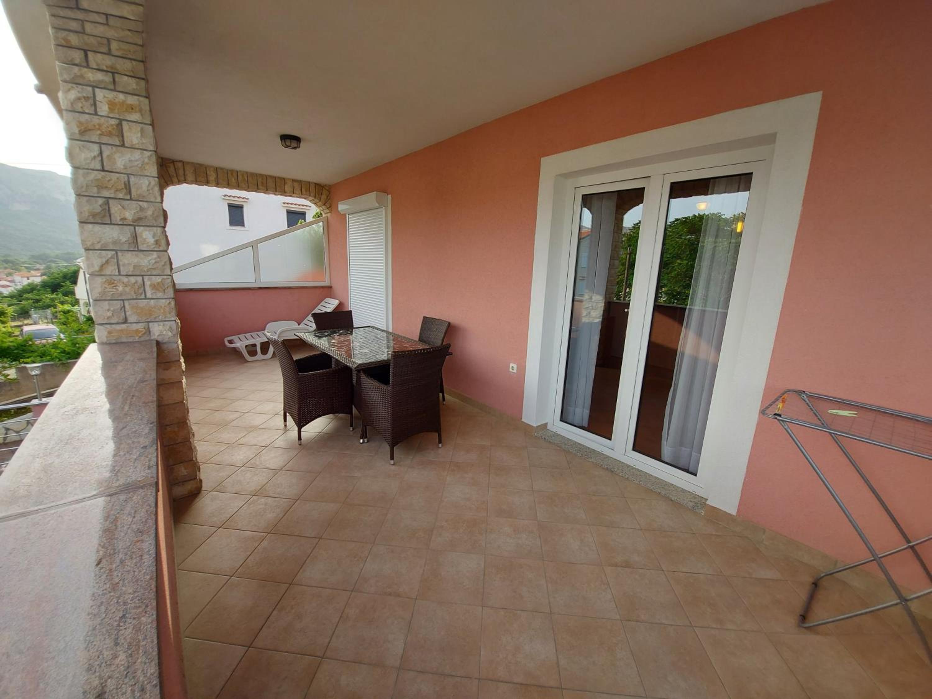 One-Bedroom Apartment with Balcony photo 3