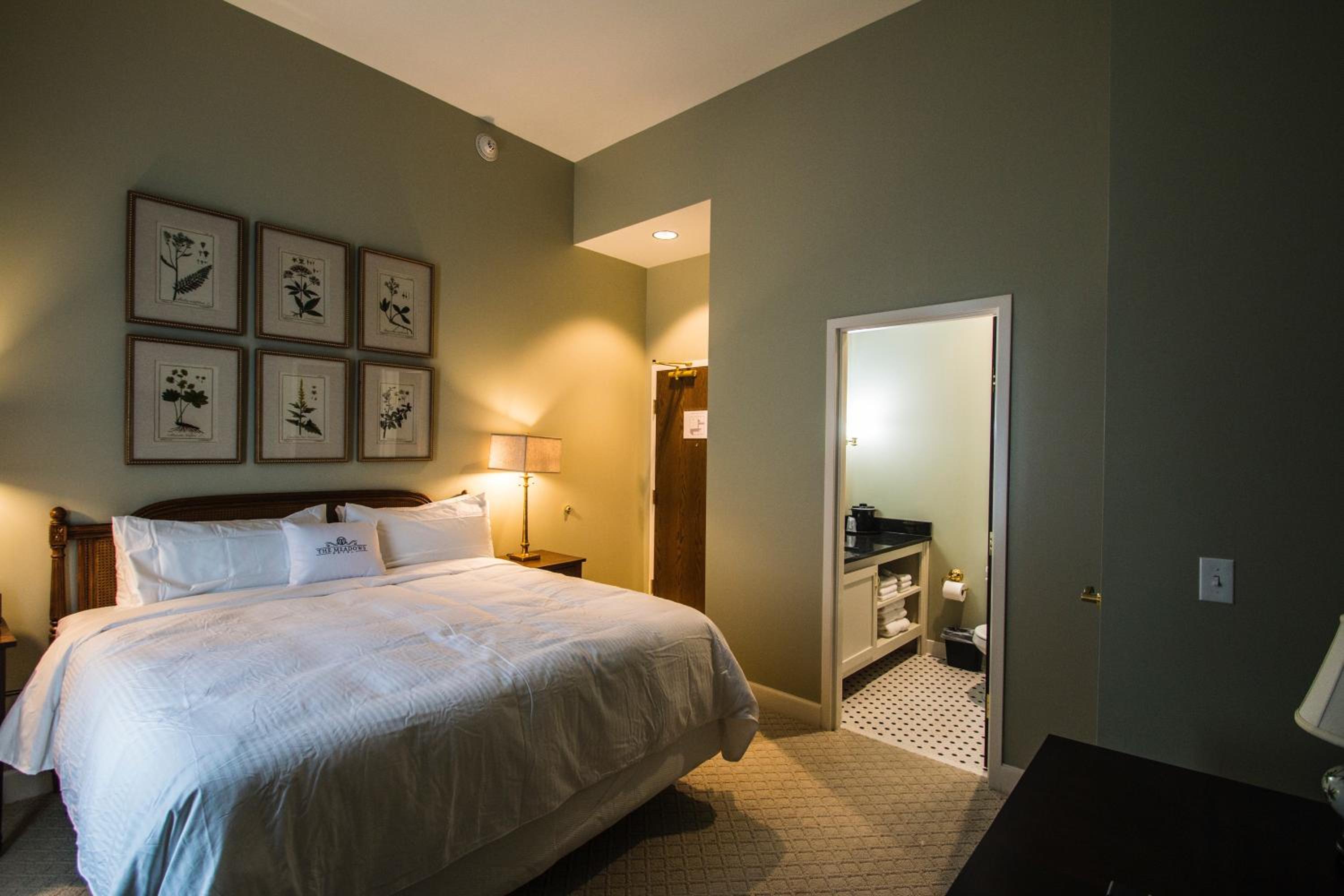 Deluxe King Room photo 2