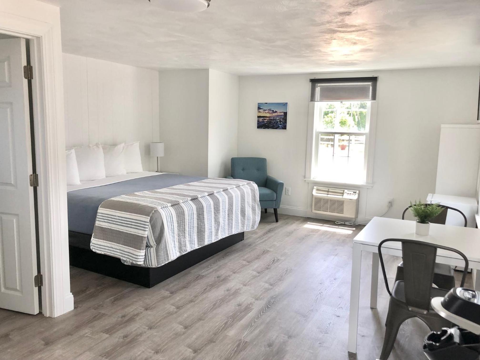 Deluxe King Room photo 1