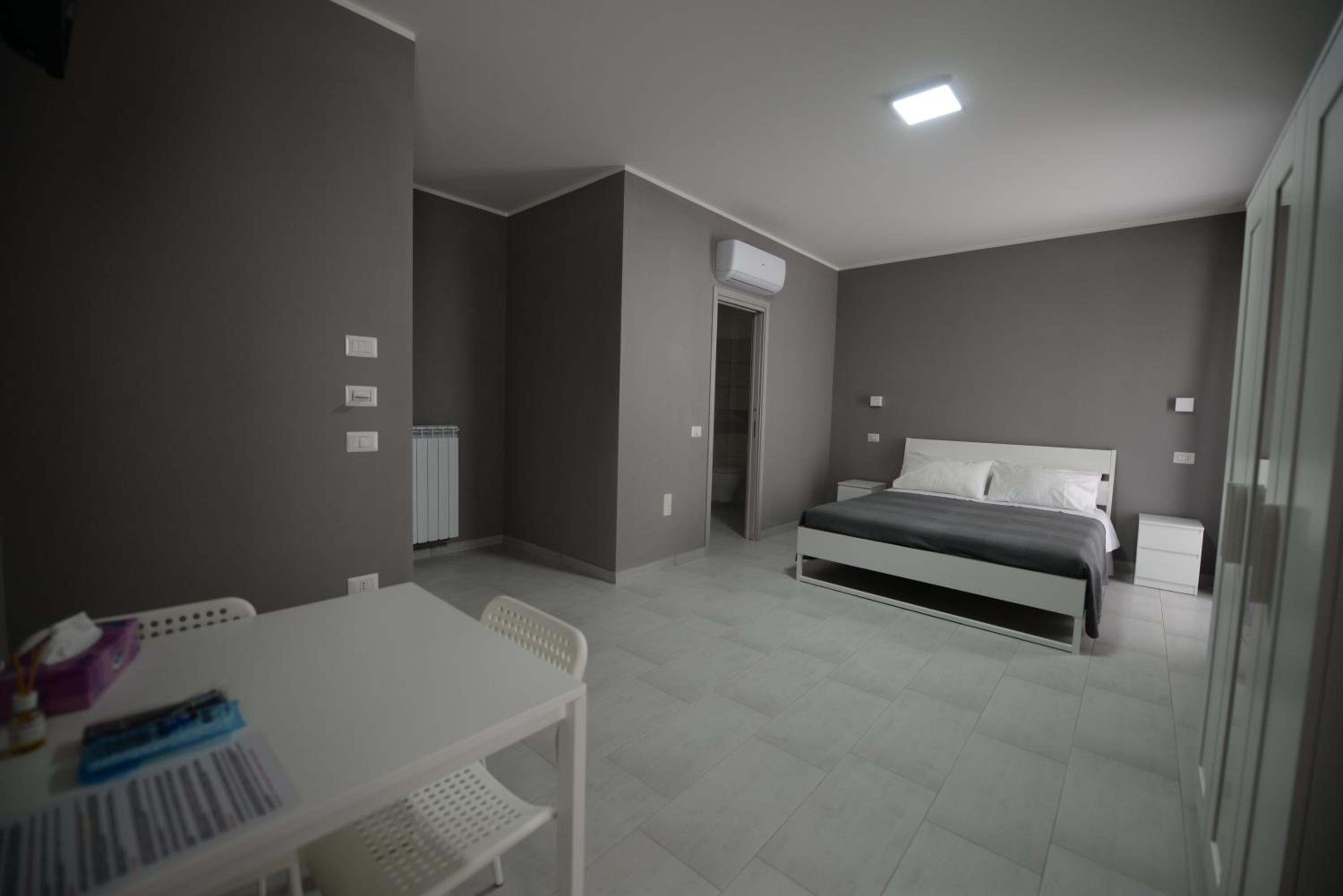 Deluxe Double Room with Extra Bed - Photo 2