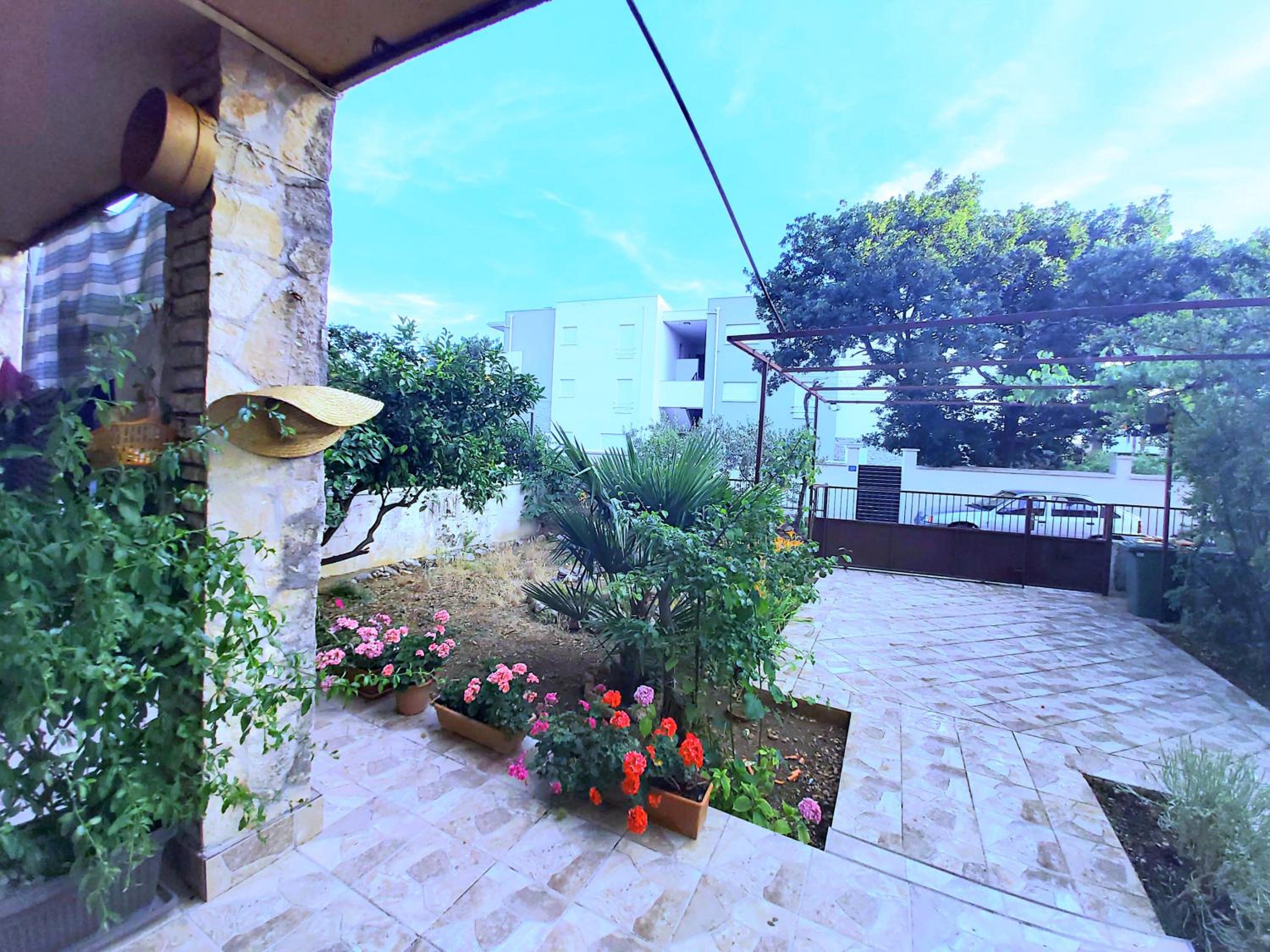 Apartment with Garden View - Photo 17
