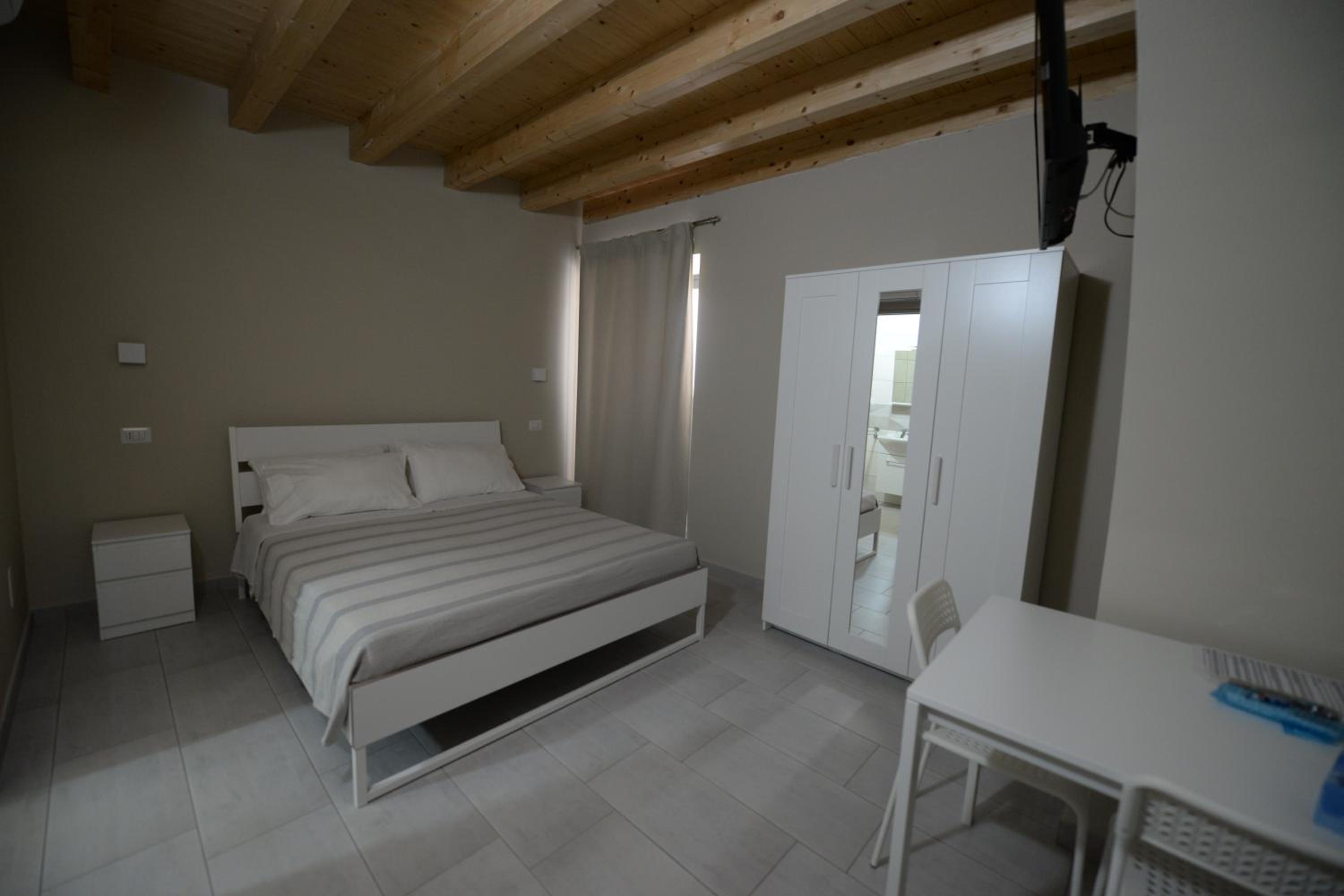 Deluxe Room - Photo 3