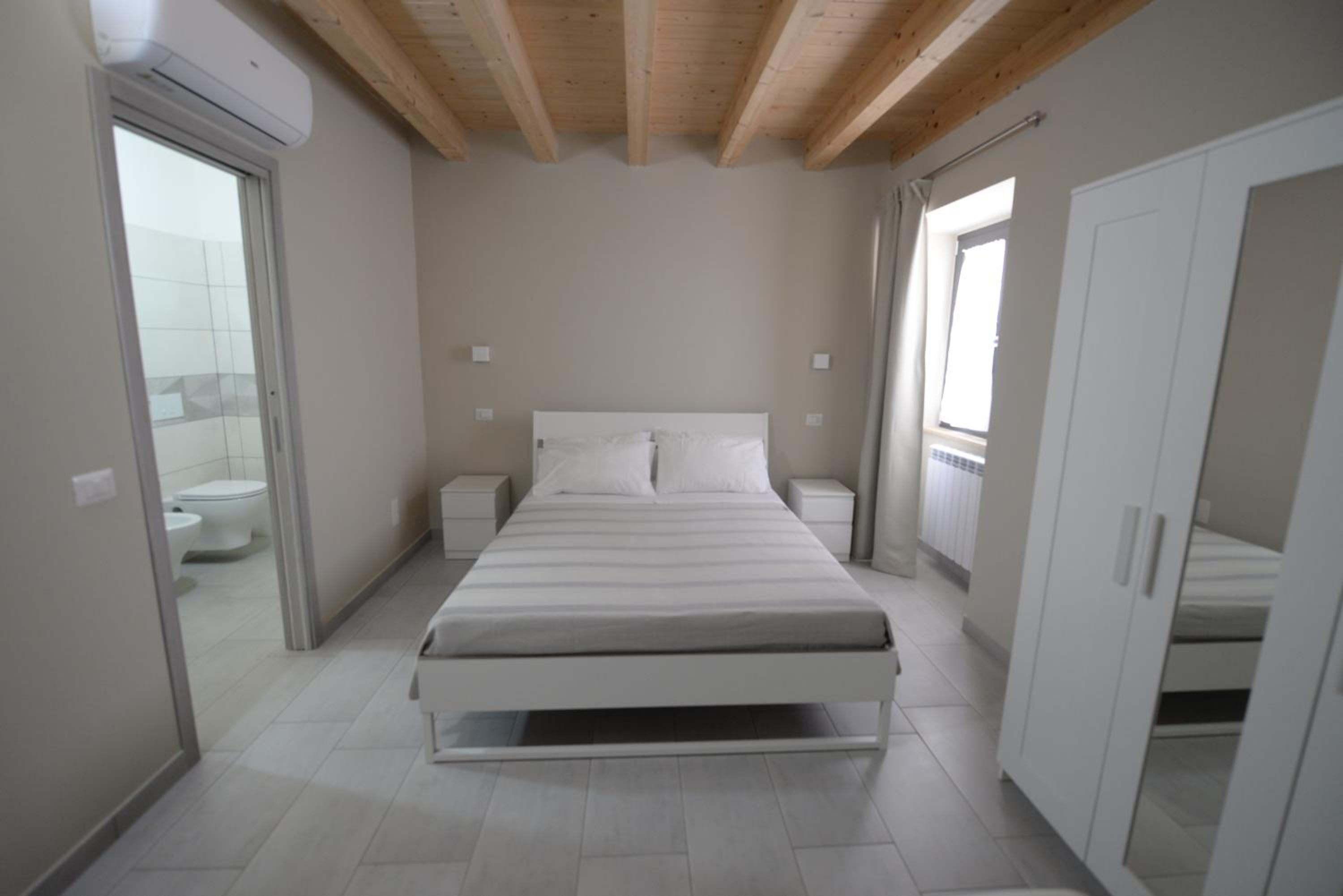 Deluxe Room - Photo 4