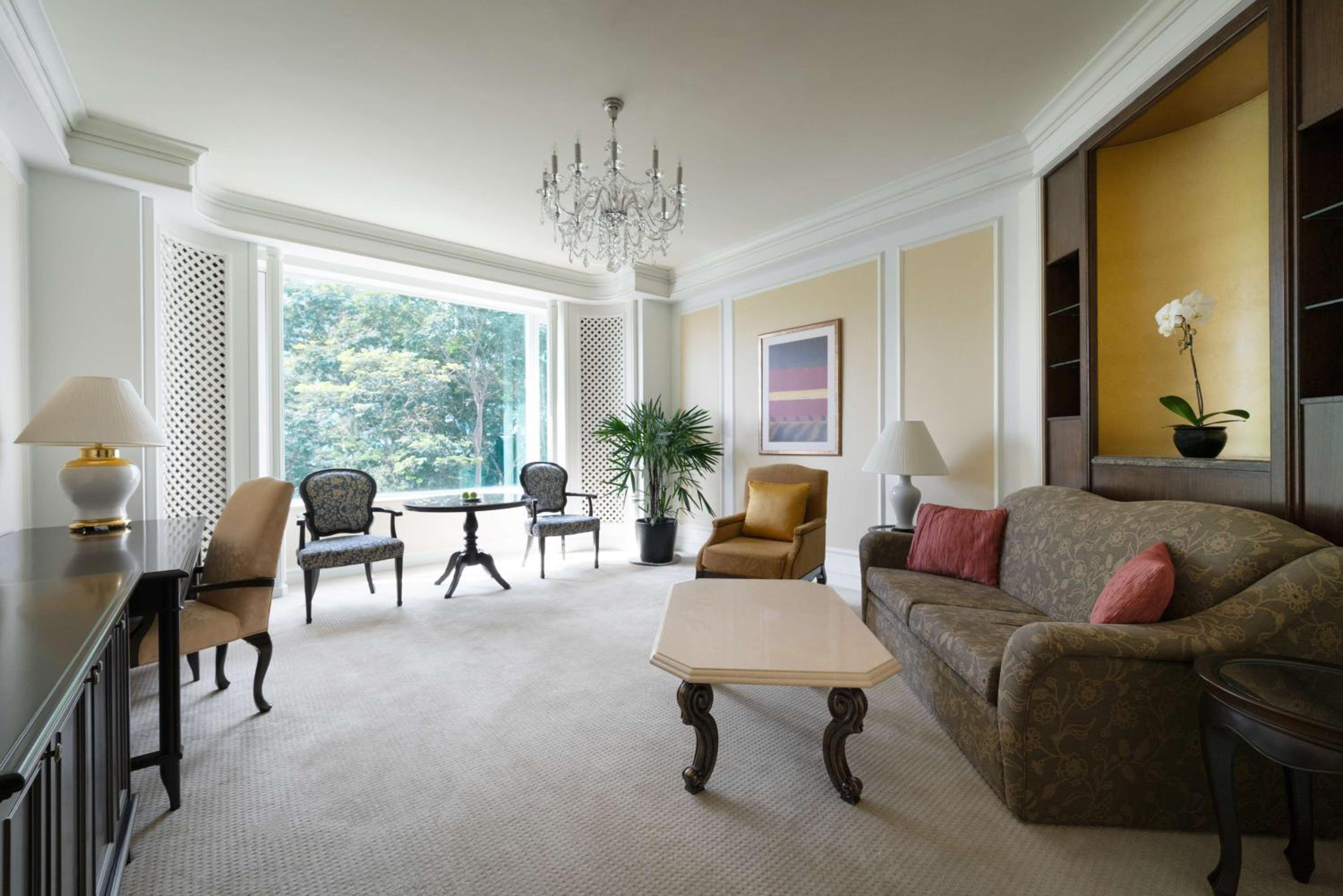 Valley Wing One-Bedroom Suite, Lounge Access