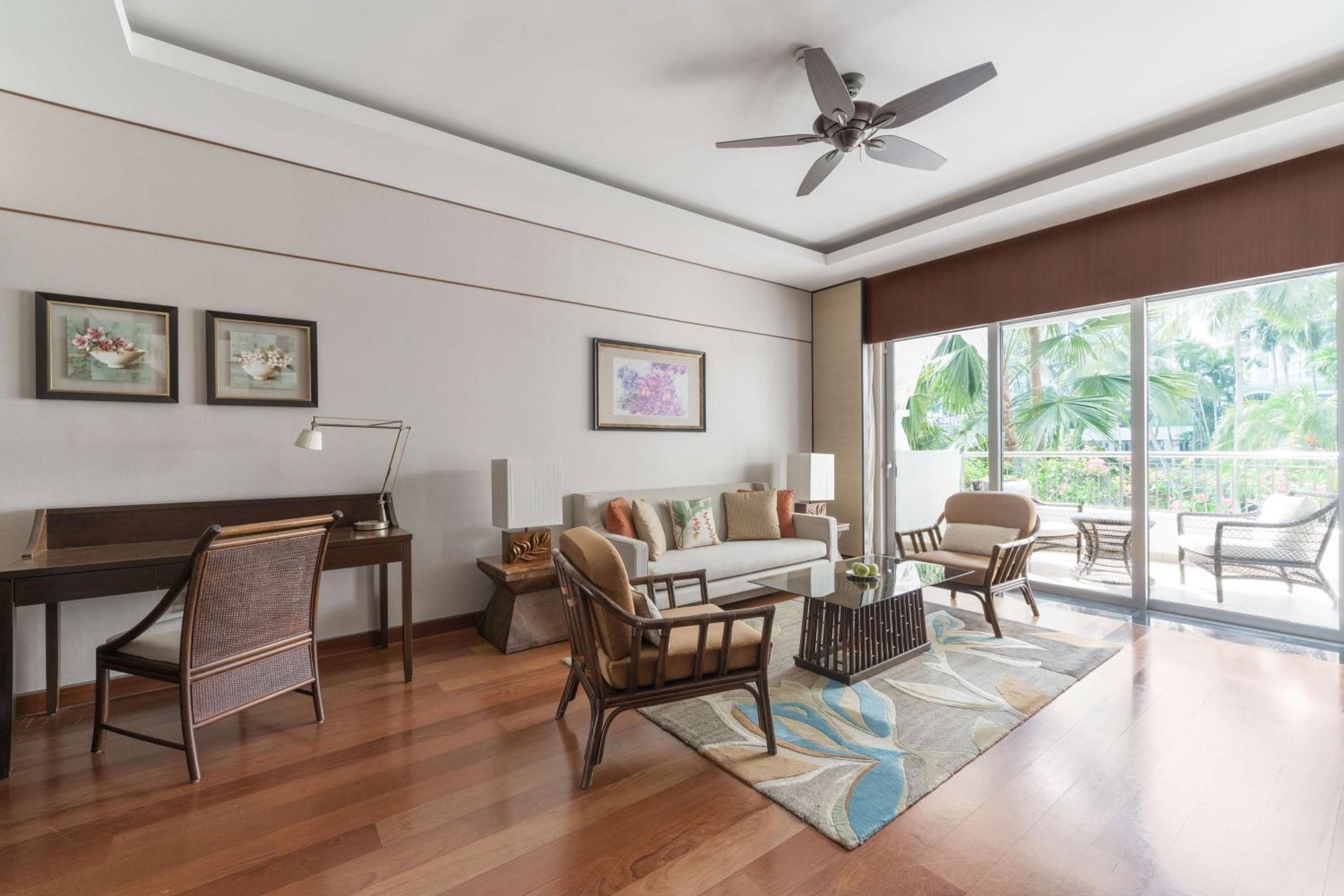 Garden Wing One Bedroom Suite King, Club Access